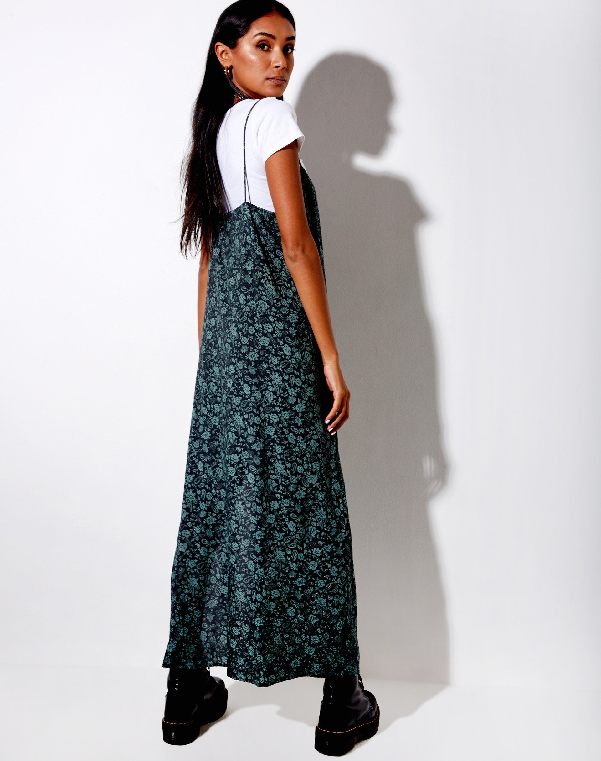 Bild von Batis Maxikleid in Mono Paisley Sage