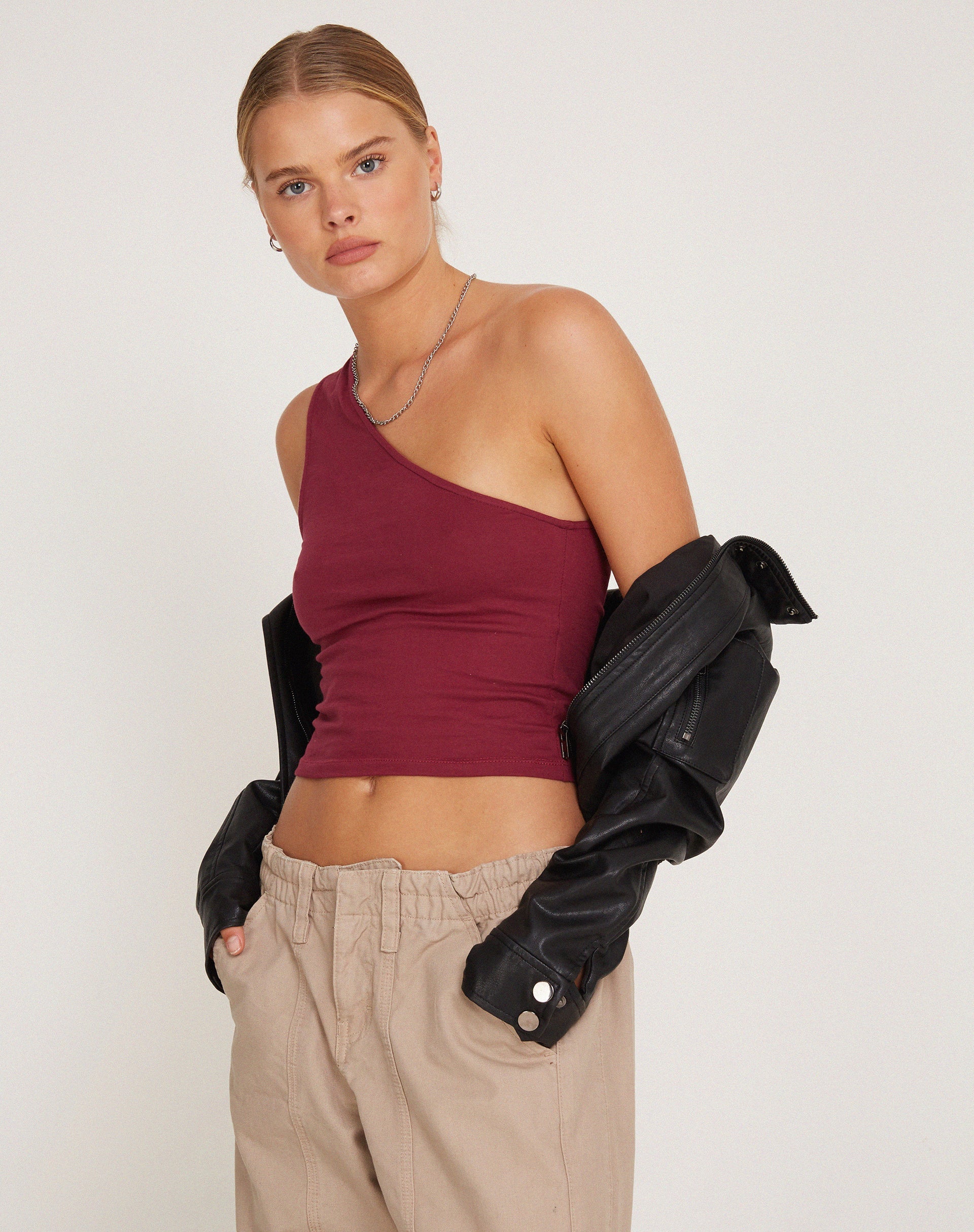 Image of Bay One Shoulder Top in Pflaume