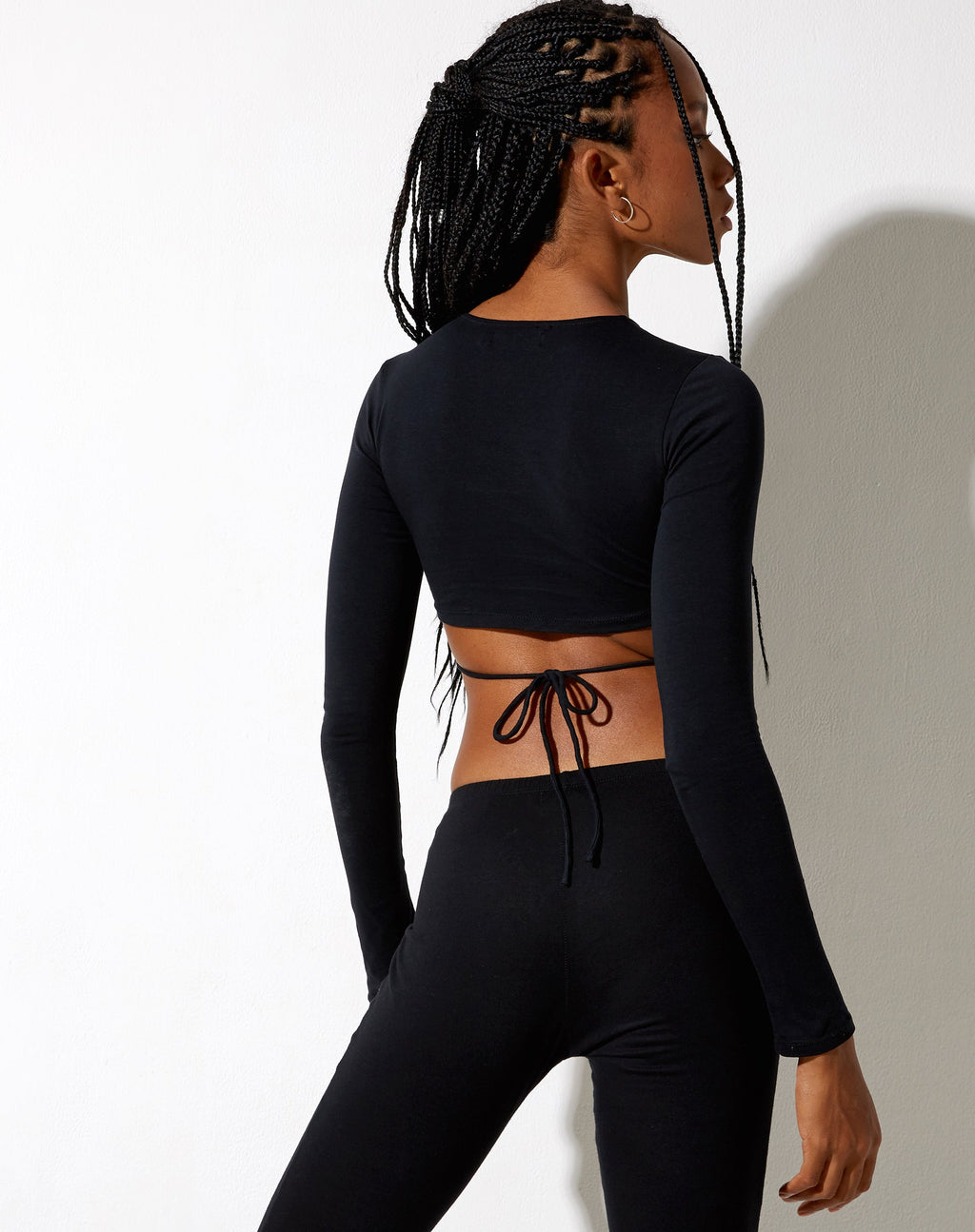Baye Crop Top in Schwarz Out Of This World