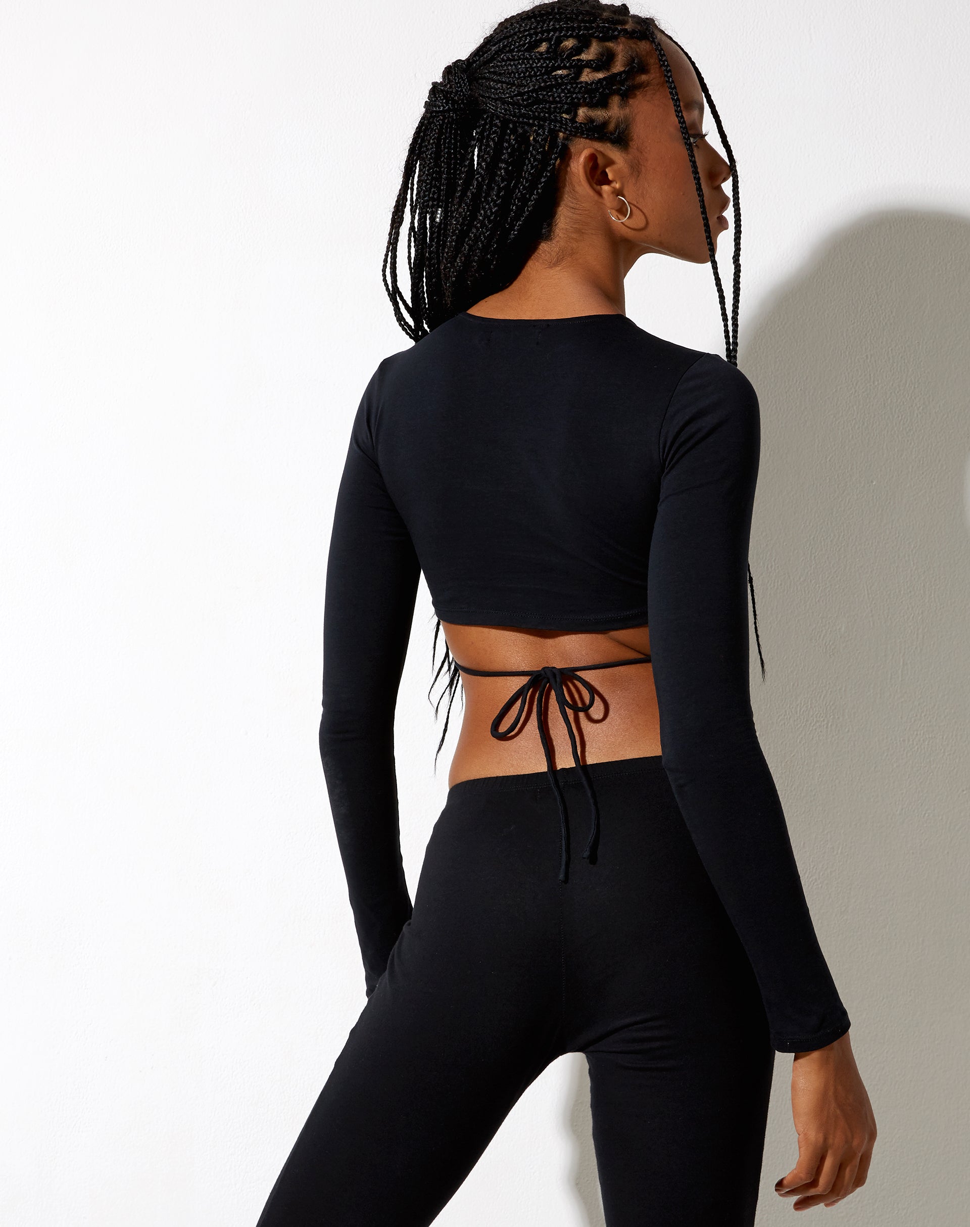 Bild von Baye Crop Top in Schwarz Out Of This World
