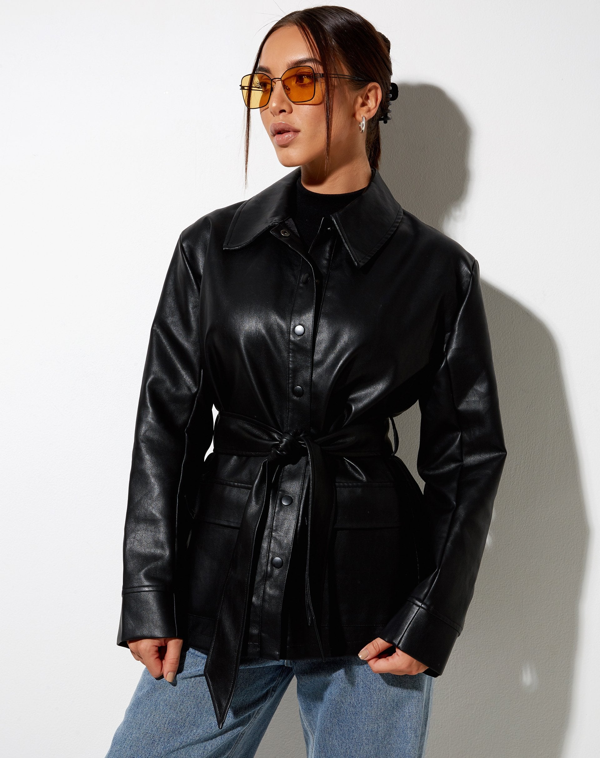 Image of Jacke mit Gürtel aus PU Schwarz