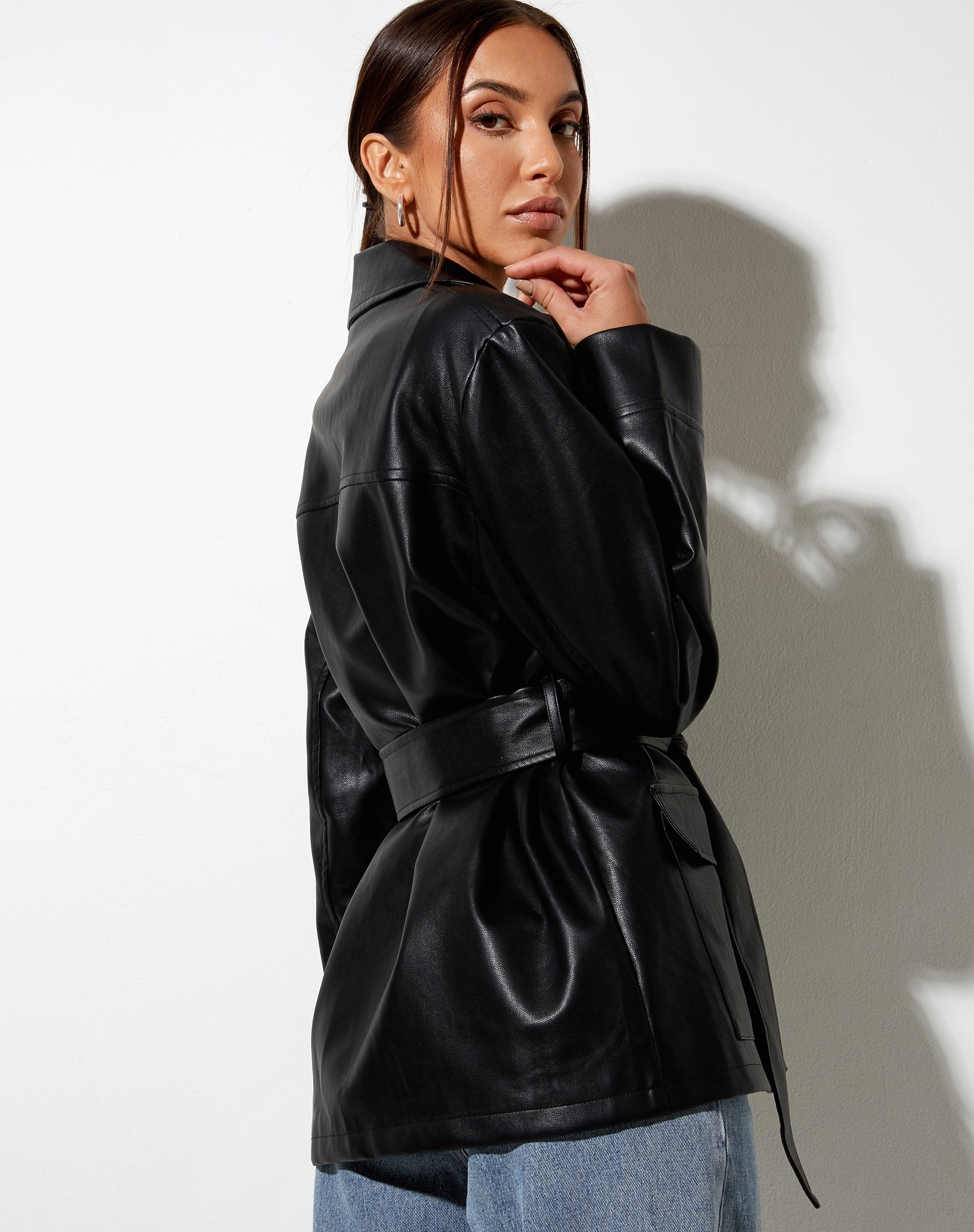 Image of Jacke mit Gürtel aus PU Schwarz