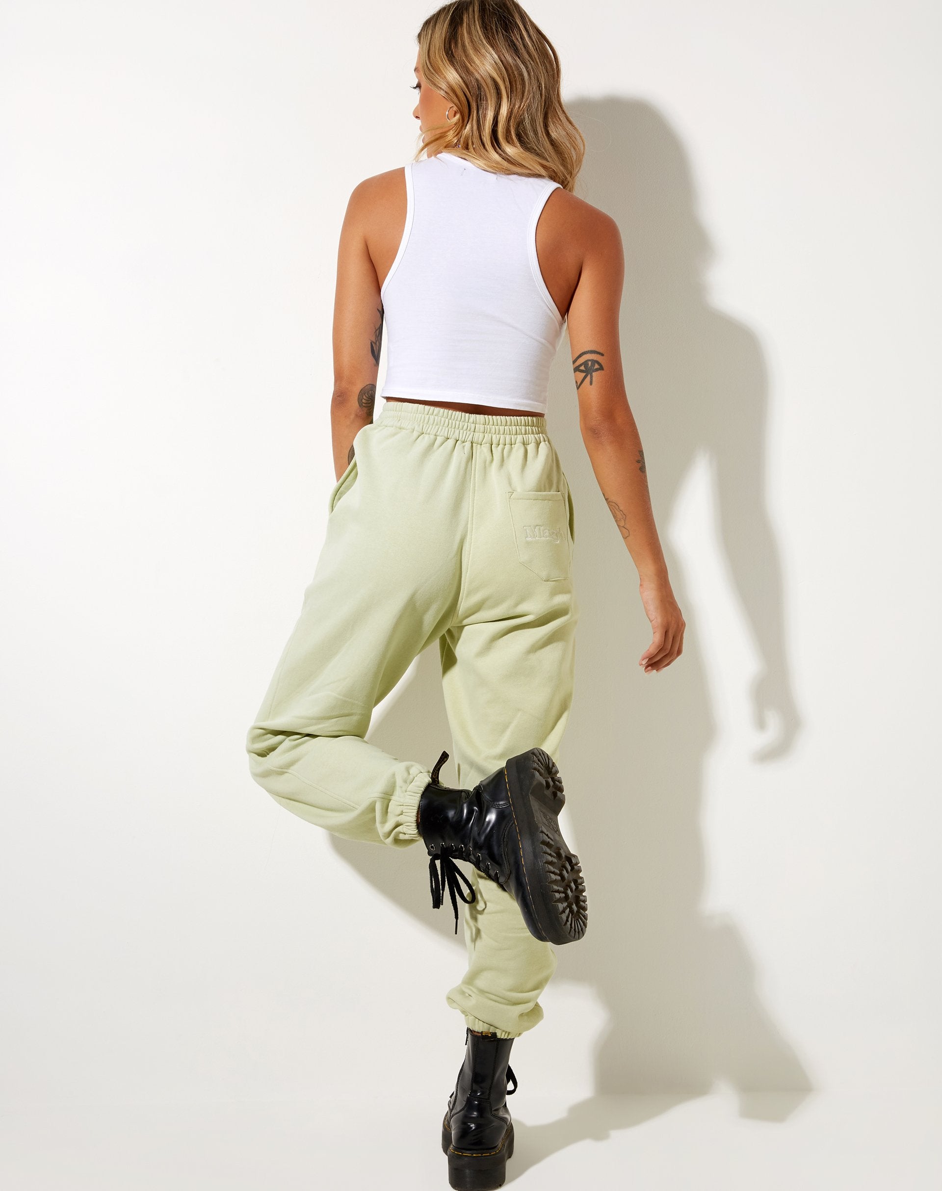 Bild von Besties Jogger in Grün Graffiti Magic Embro