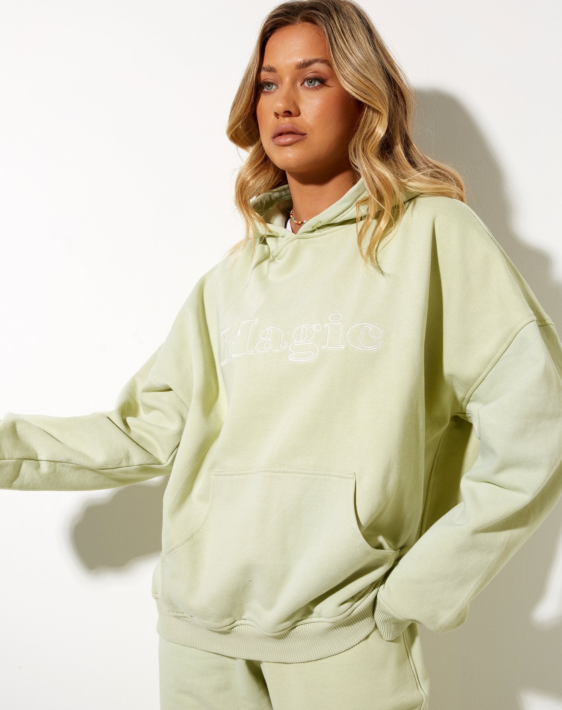 Bild von Oversize Hoodie in Grün Graffiti Magic Embro