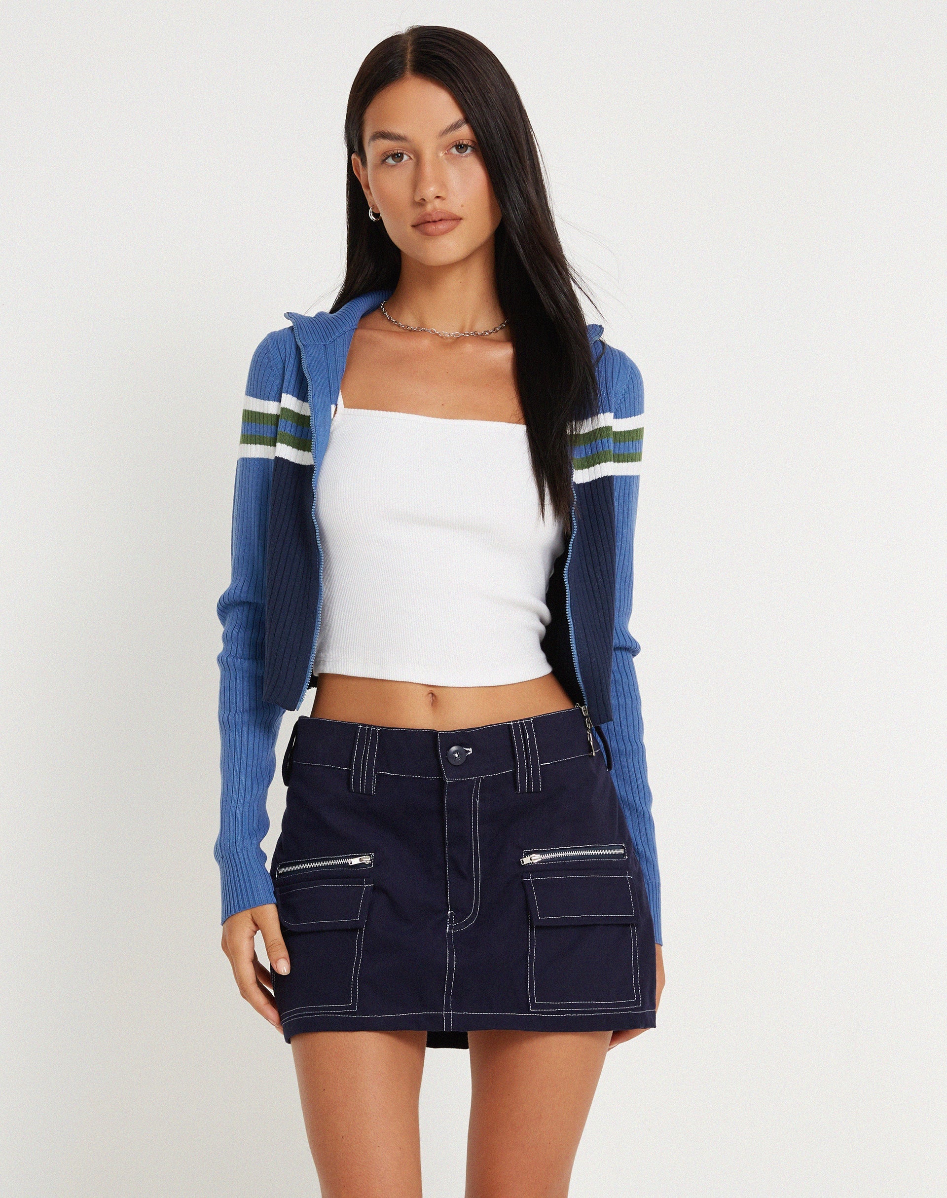 Abbildung des Betsy MIni Rocks in Marineblau mit weißer Steppnaht