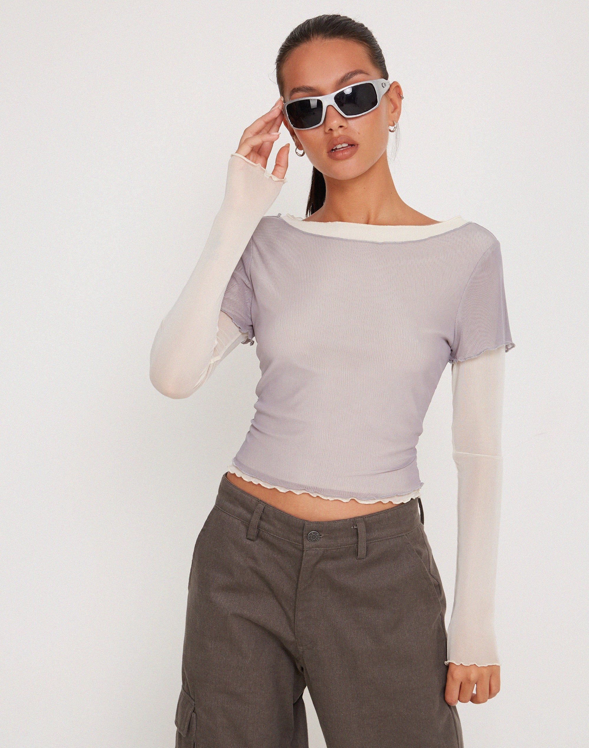 Bidara Mesh Long Sleeve Layered Top in Hellgrau und Elfenbein