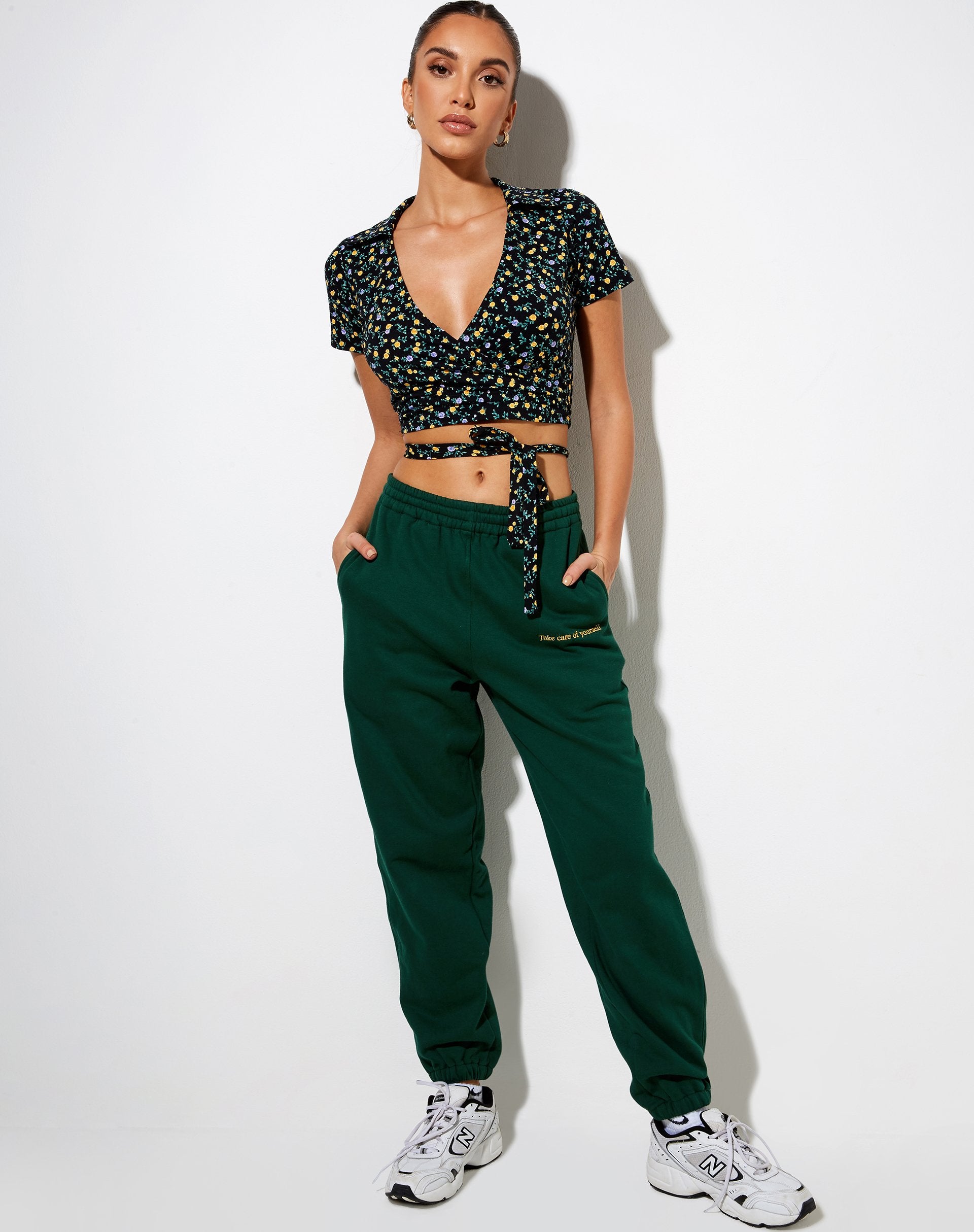 Image of Bilar Crop Top aus fließender Blume Schwarz