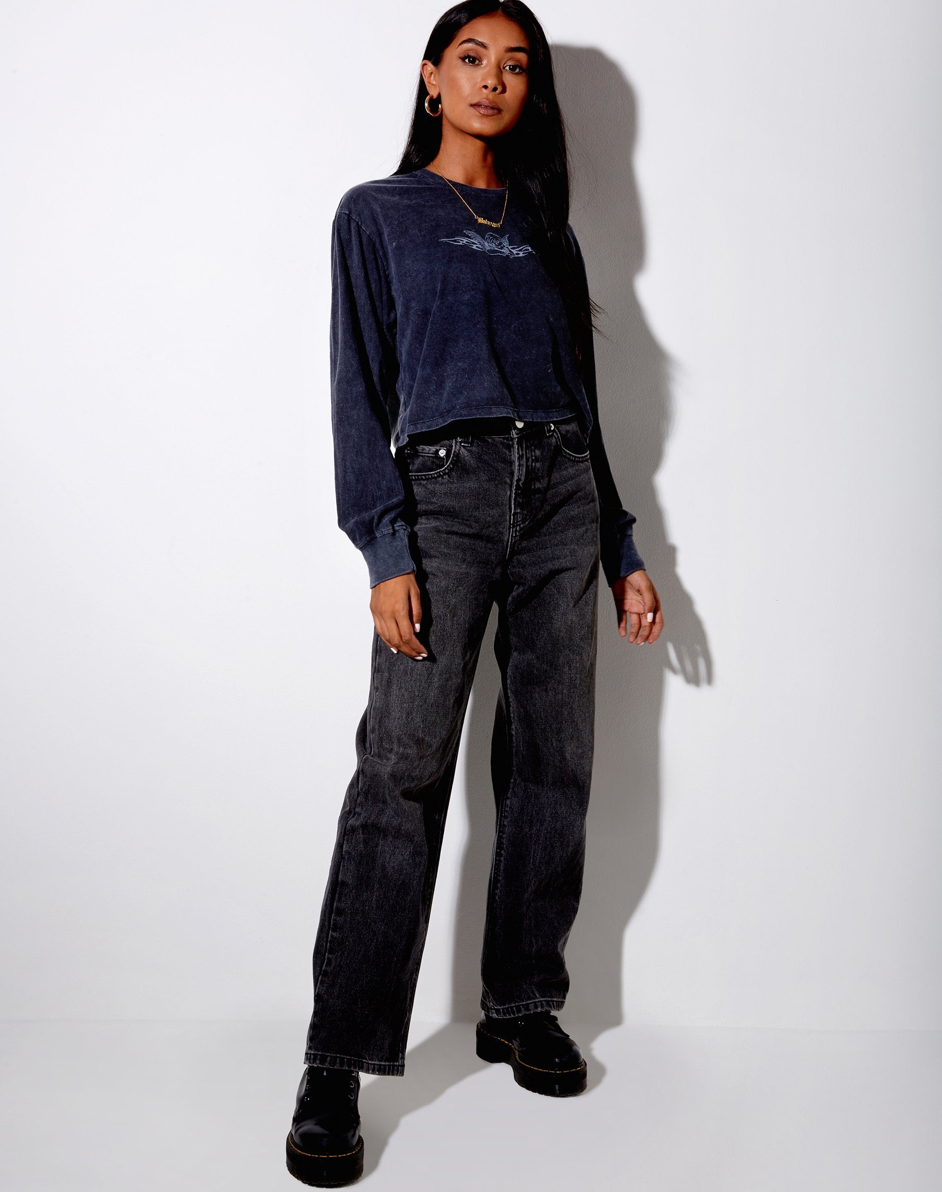 Bild von Boli Crop Tee in schwarzer Wäsche Tribal Angelo