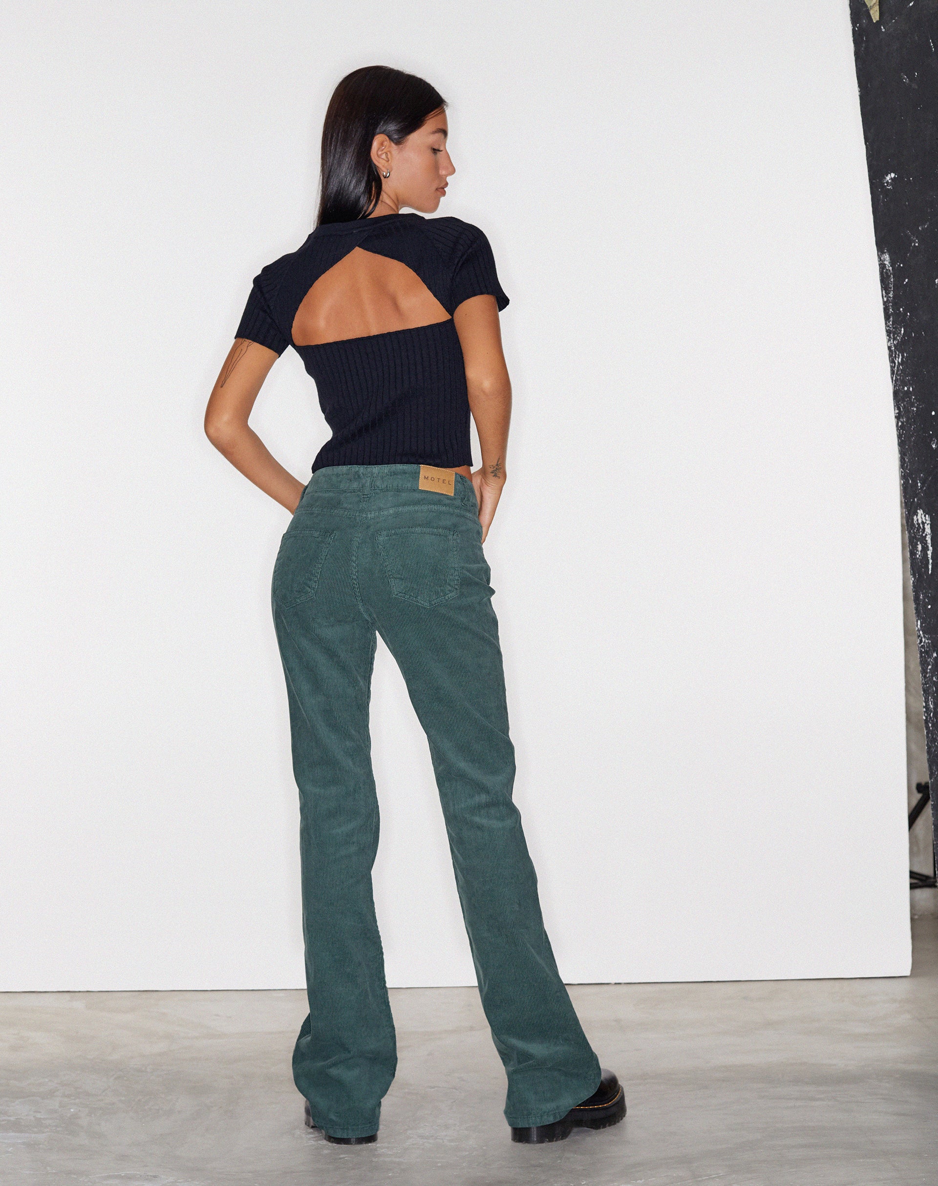 Abbildung der Bootleg Jeans in Cord Forest Green