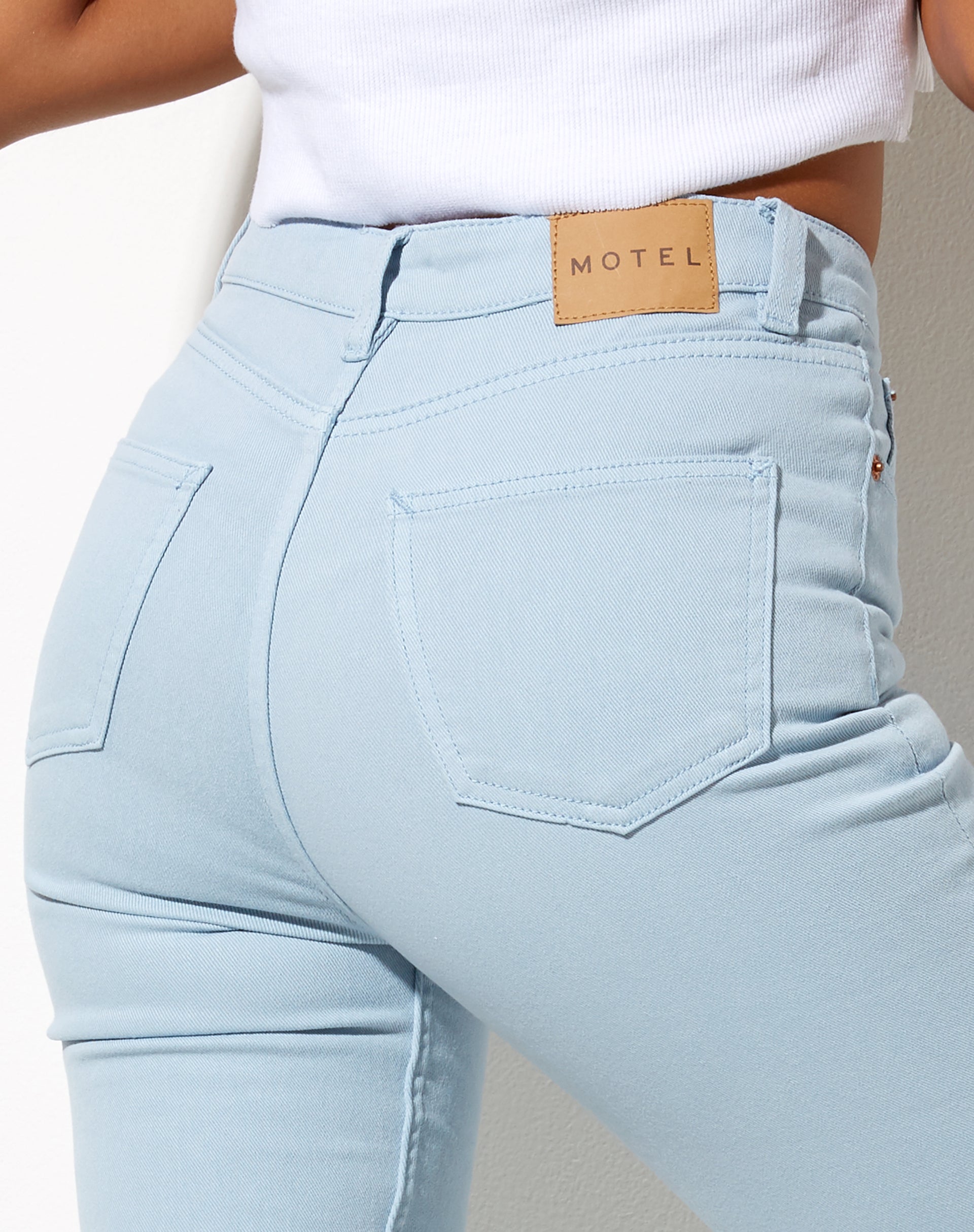 Image der Bootleg Jeans in Himmelblau