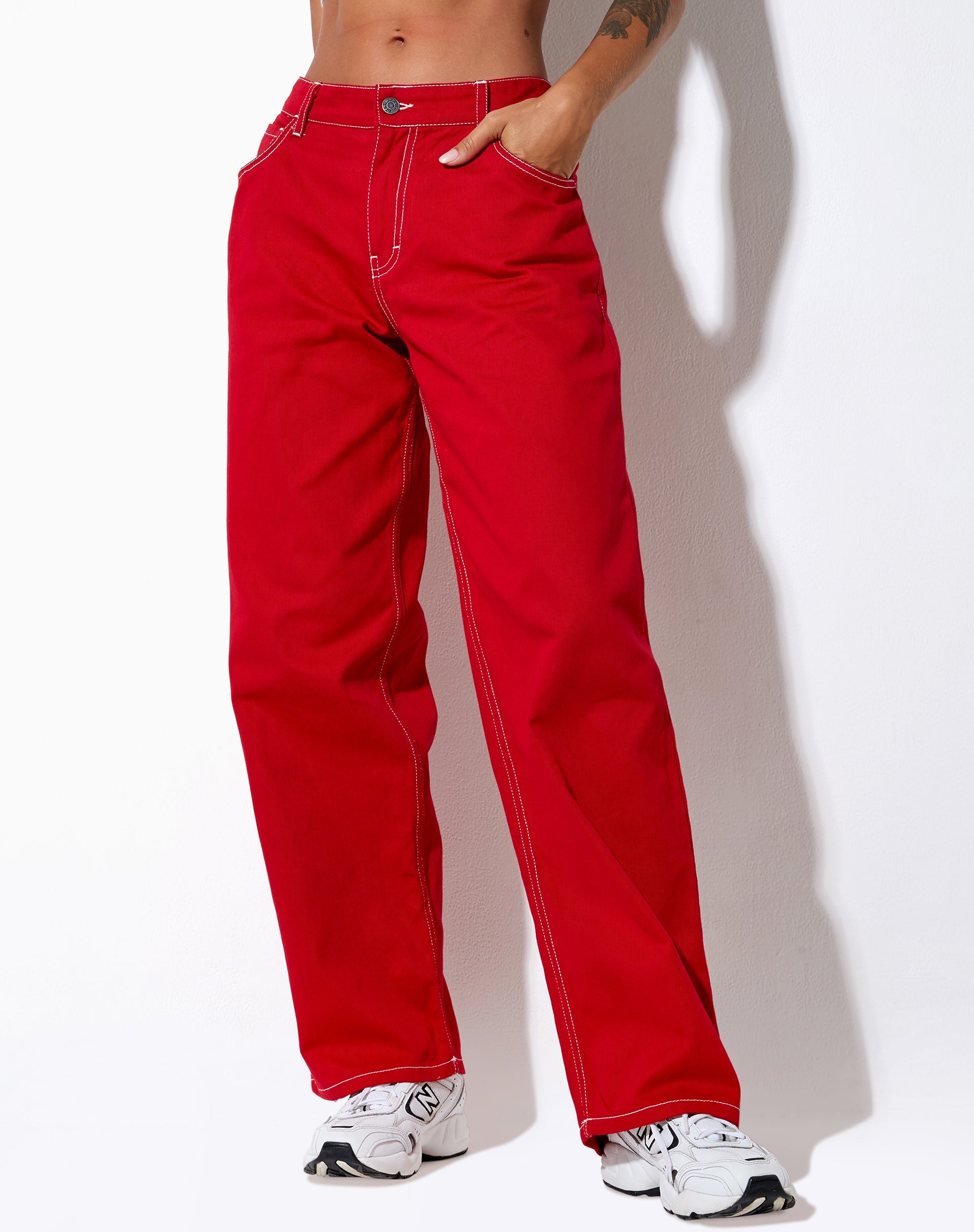 Abbildung der Hose Athene in Racing Red White Stitch