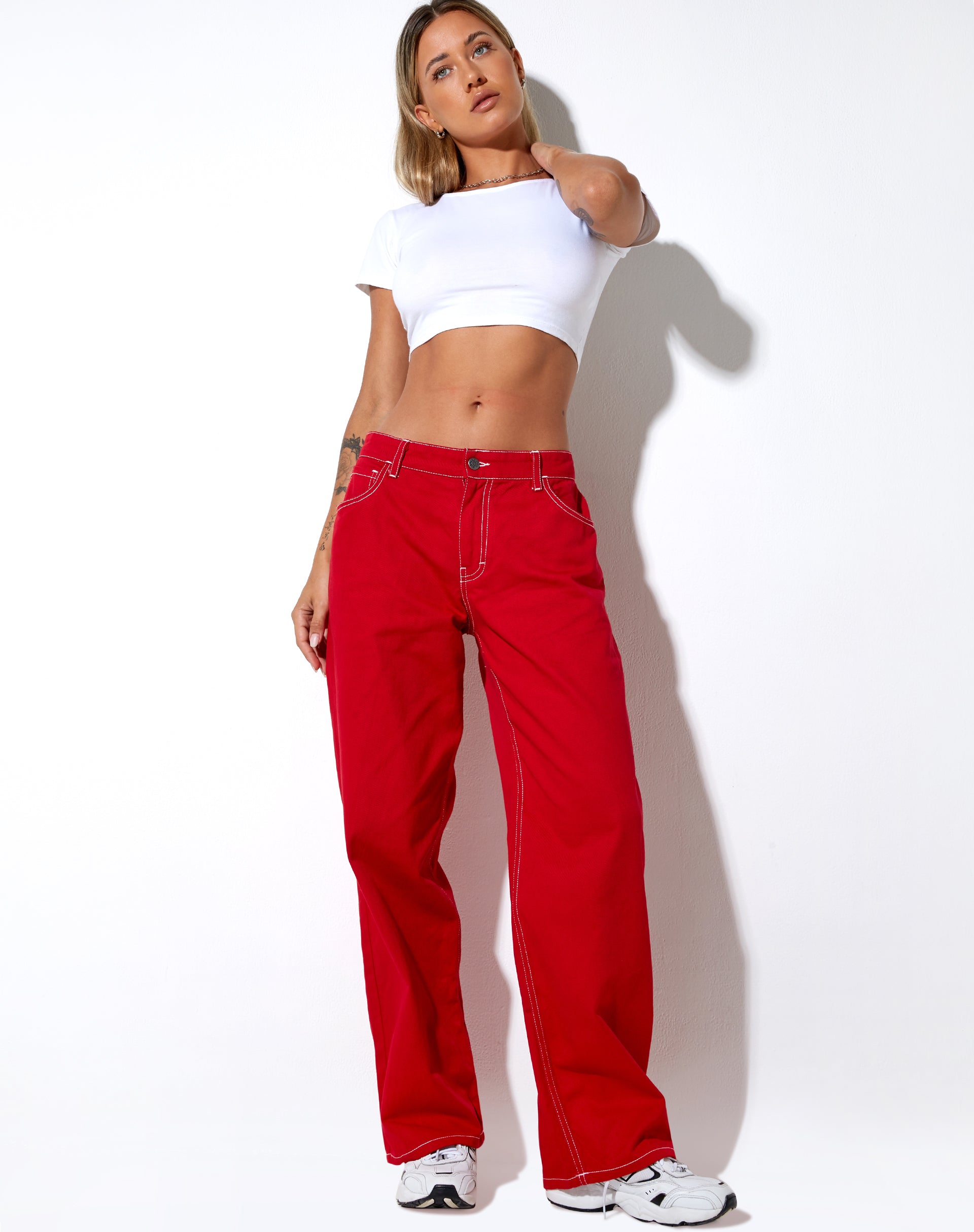 Abbildung der Hose Athene in Racing Red White Stitch