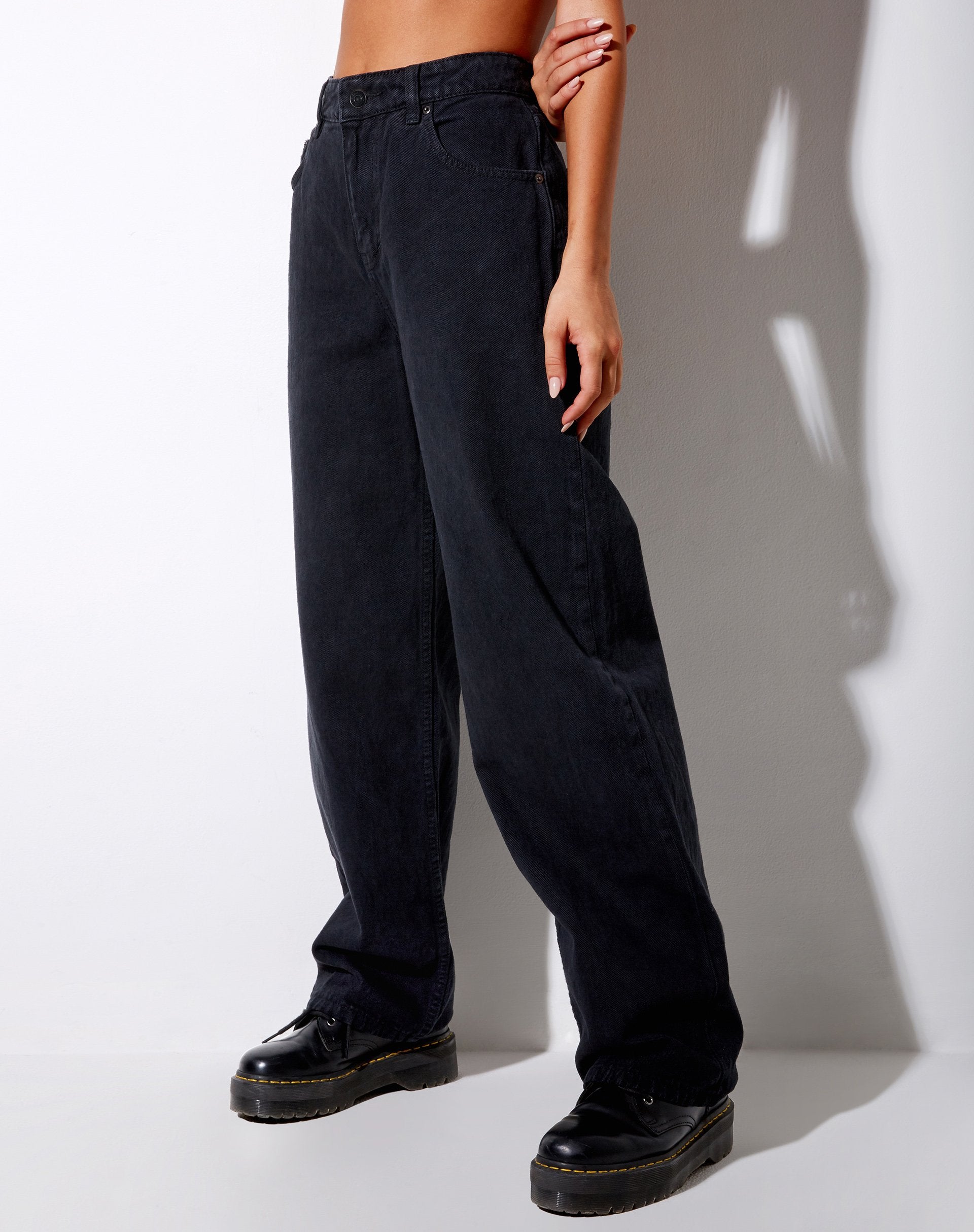 Image der Boyfriend Jean in schwarzer Waschung