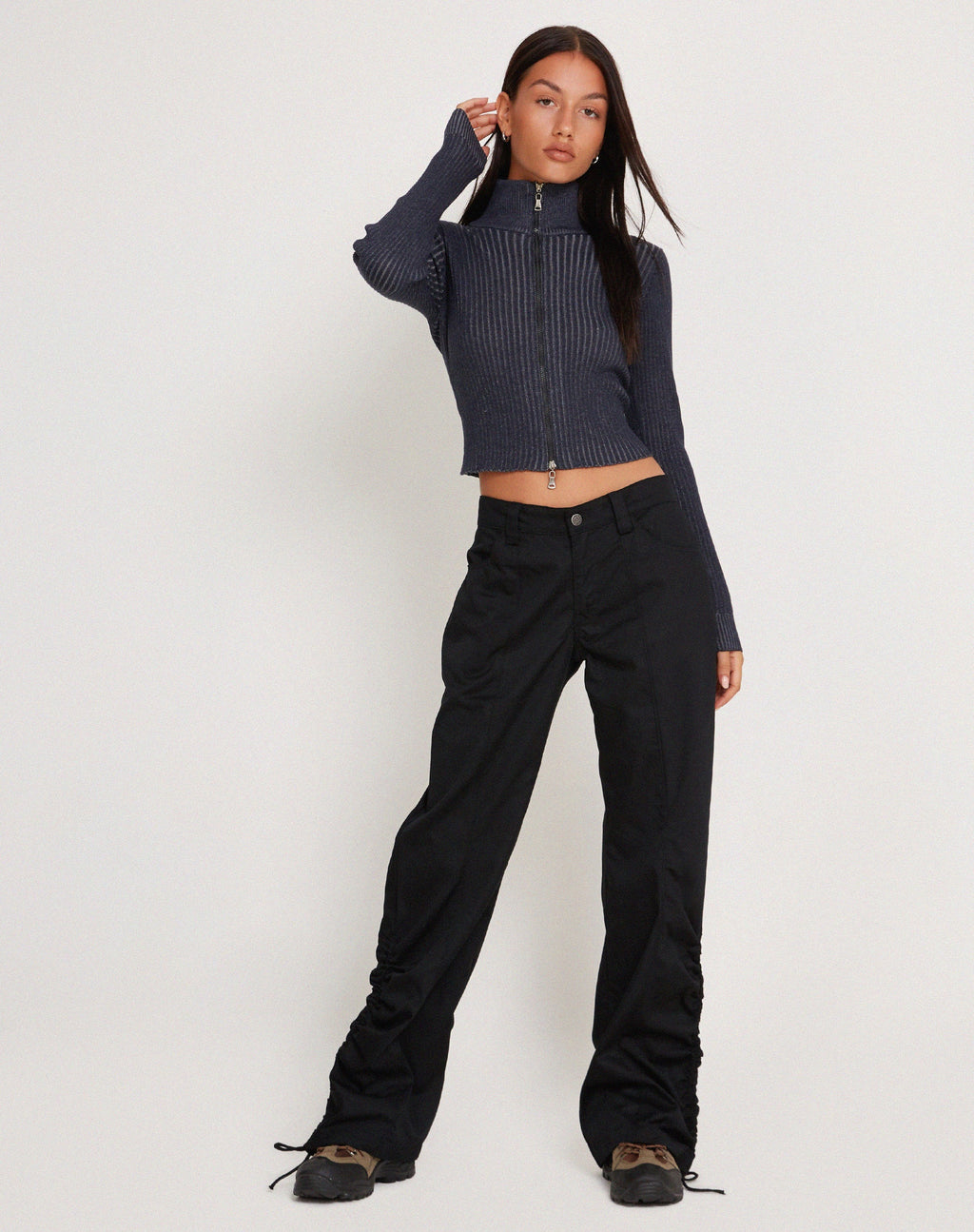 Bracha Low Rise Cargohose in Schwarz