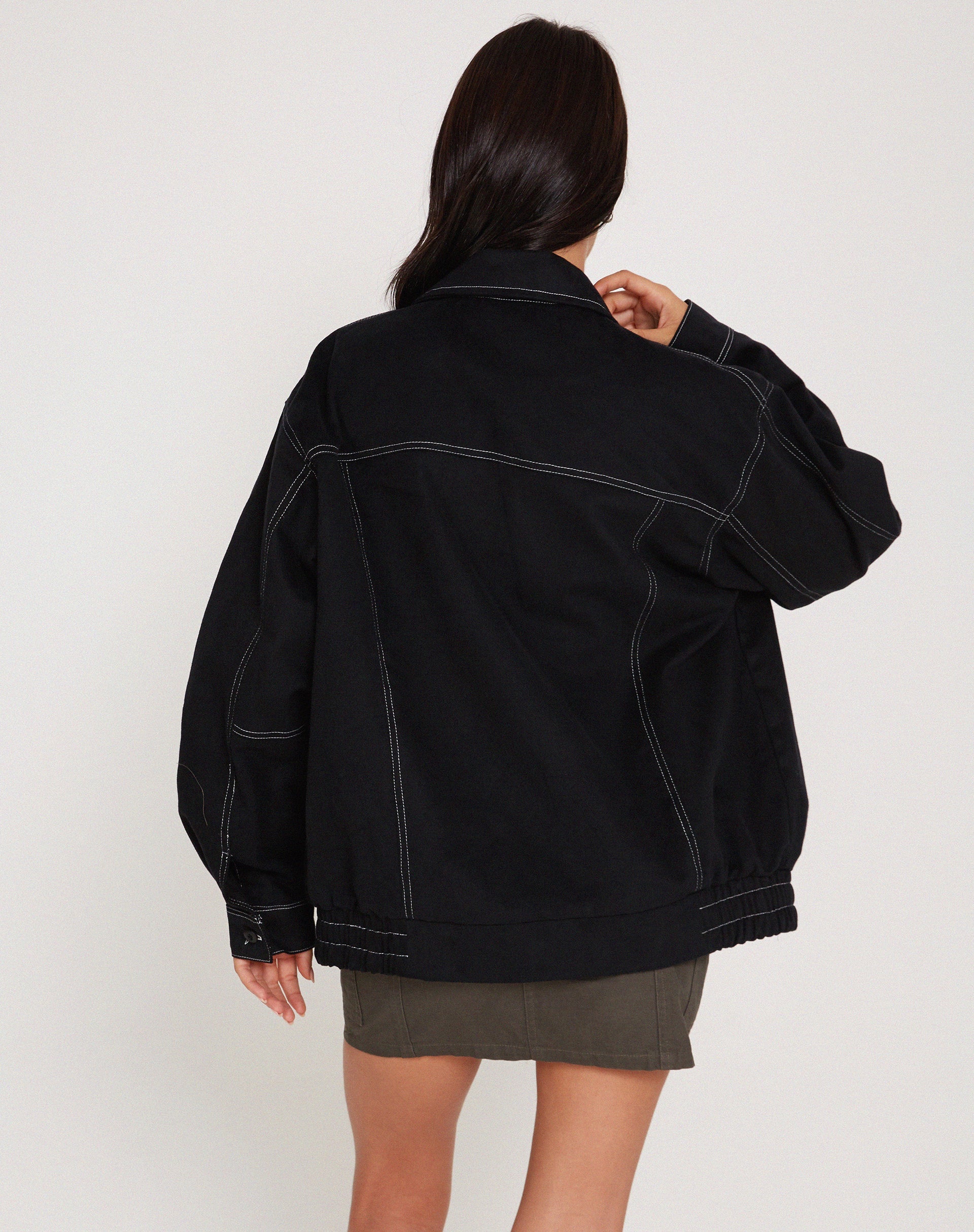 Image of Cavitana Jacke in Schwarz mit weißer Steppnaht