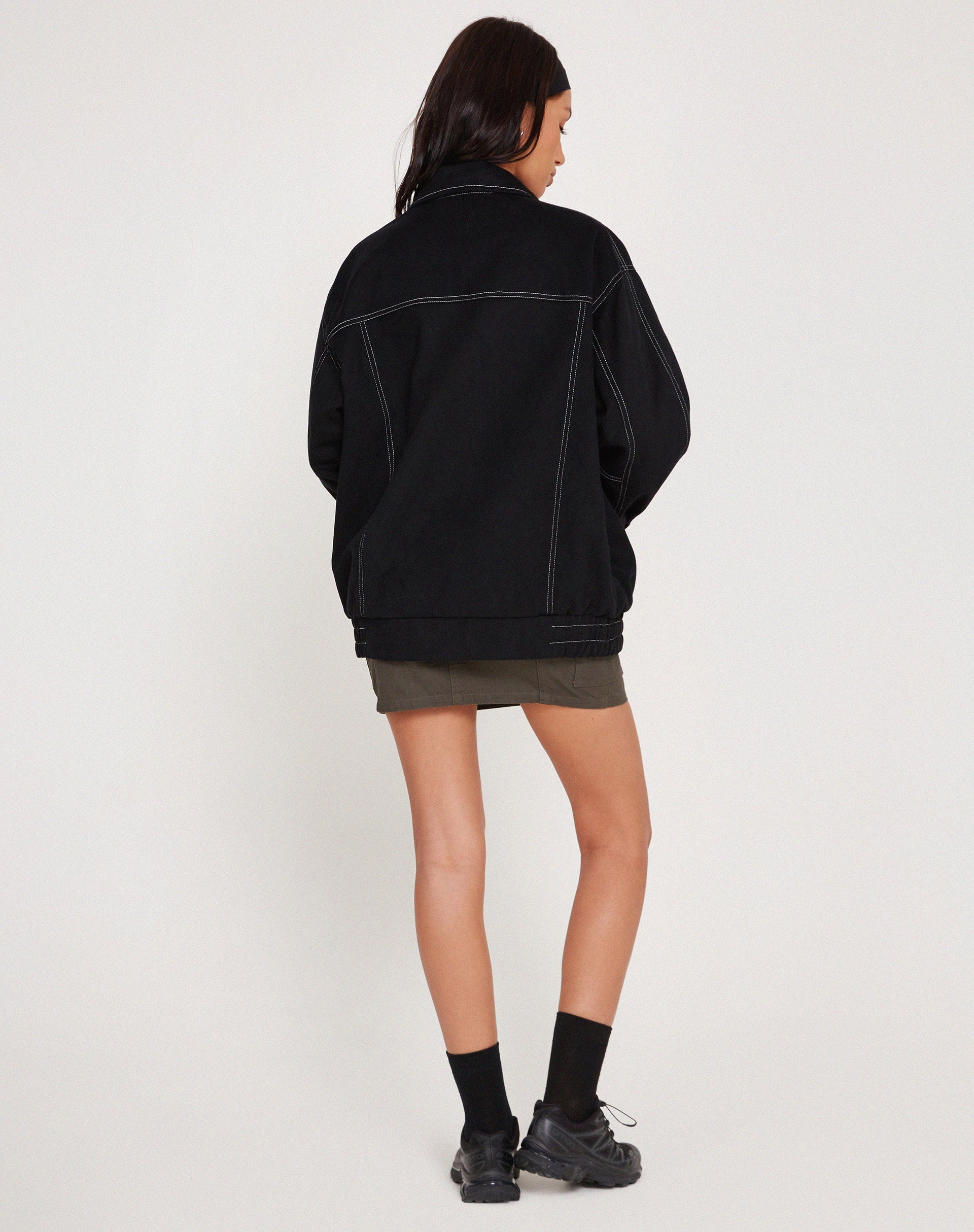 Image of Cavitana Jacke in Schwarz mit weißer Steppnaht