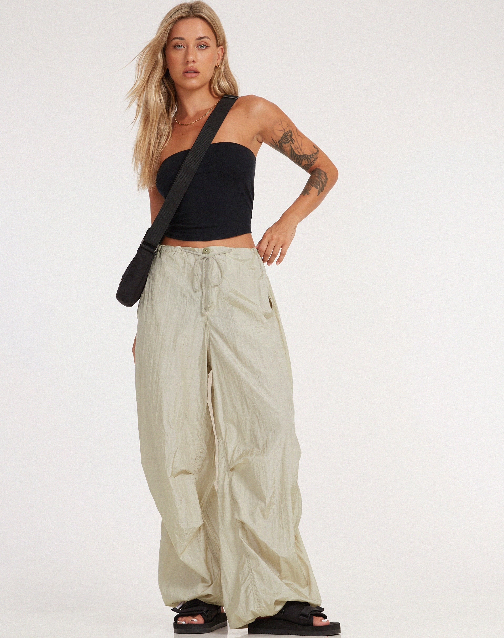 Bild von Chute Trouser in Parachute Almond Milk