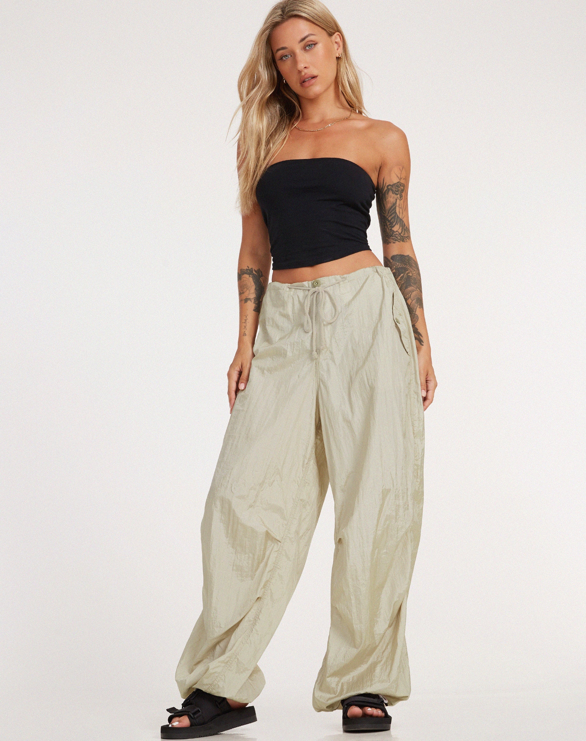 Bild von Chute Trouser in Parachute Almond Milk