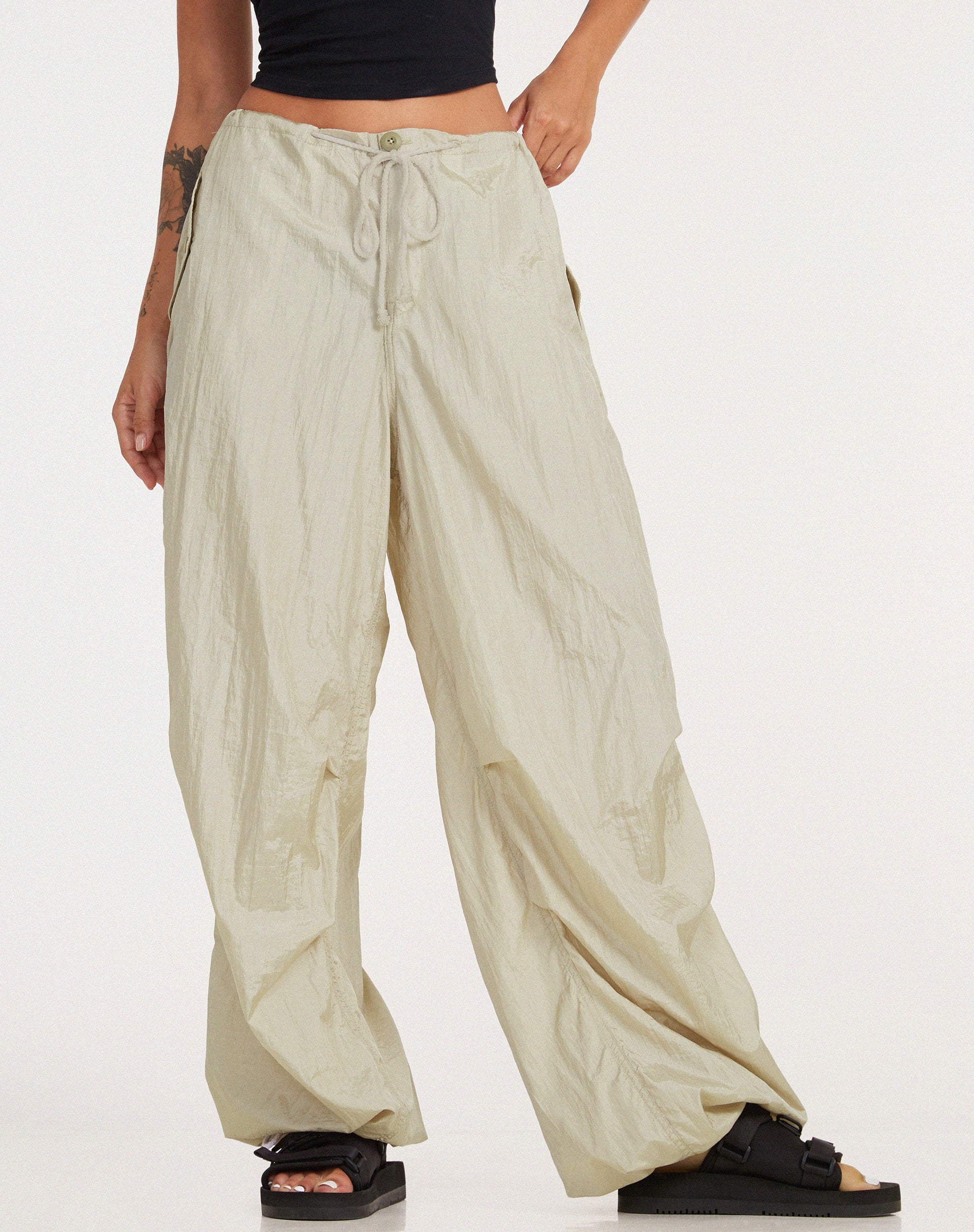 Bild von Chute Trouser in Parachute Almond Milk