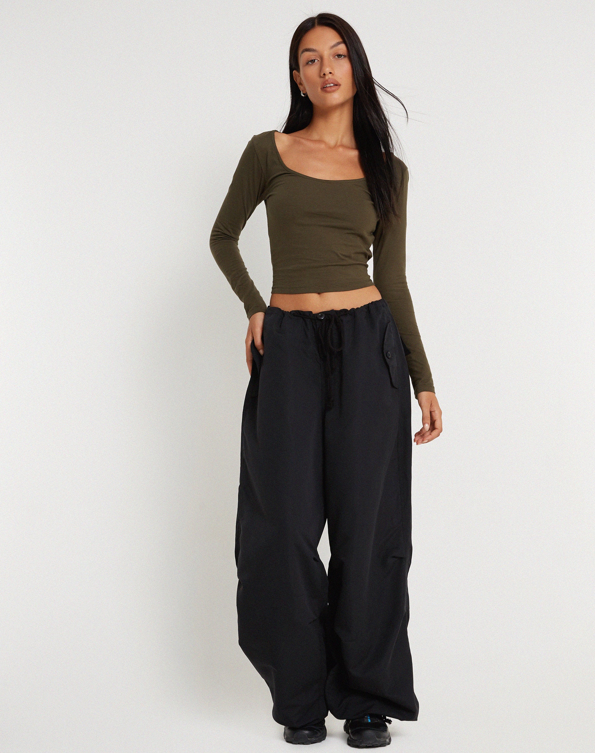 Abbildung der Chute Trouser aus Mikrofaser Schwarz