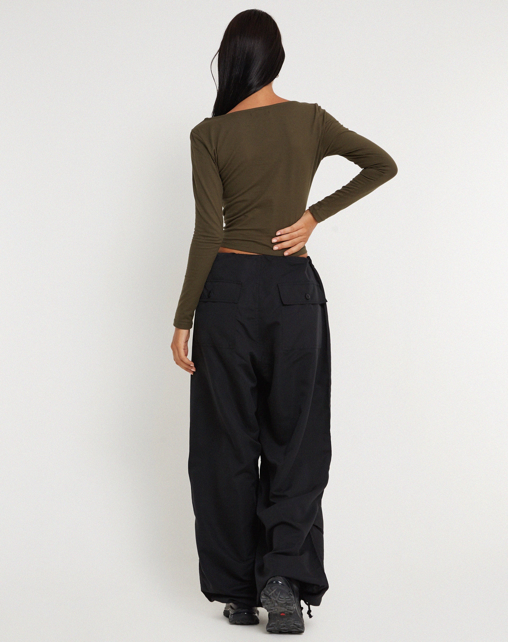 Abbildung der Chute Trouser aus Mikrofaser Schwarz