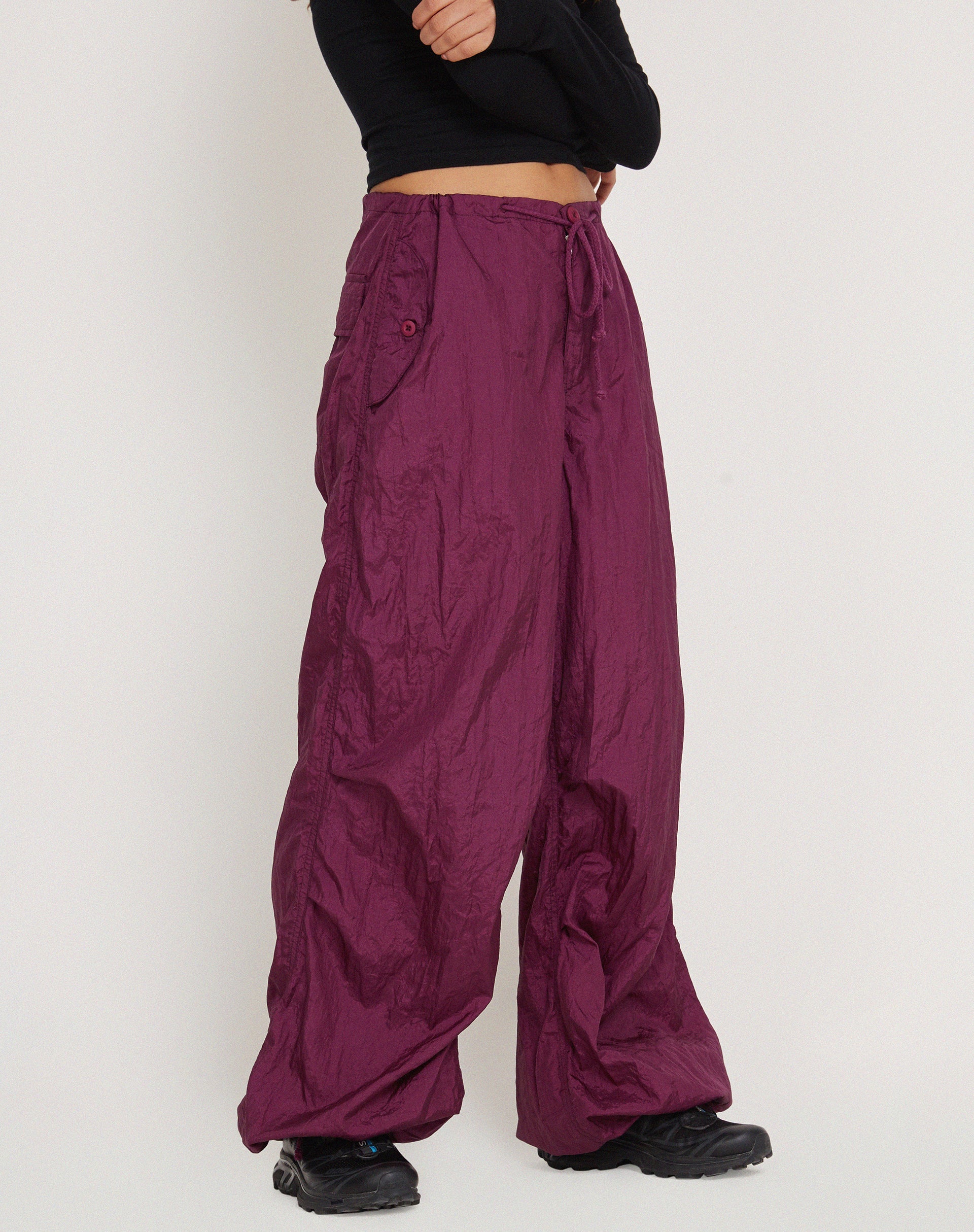 Bild der Chute-Hose in Deep Purple