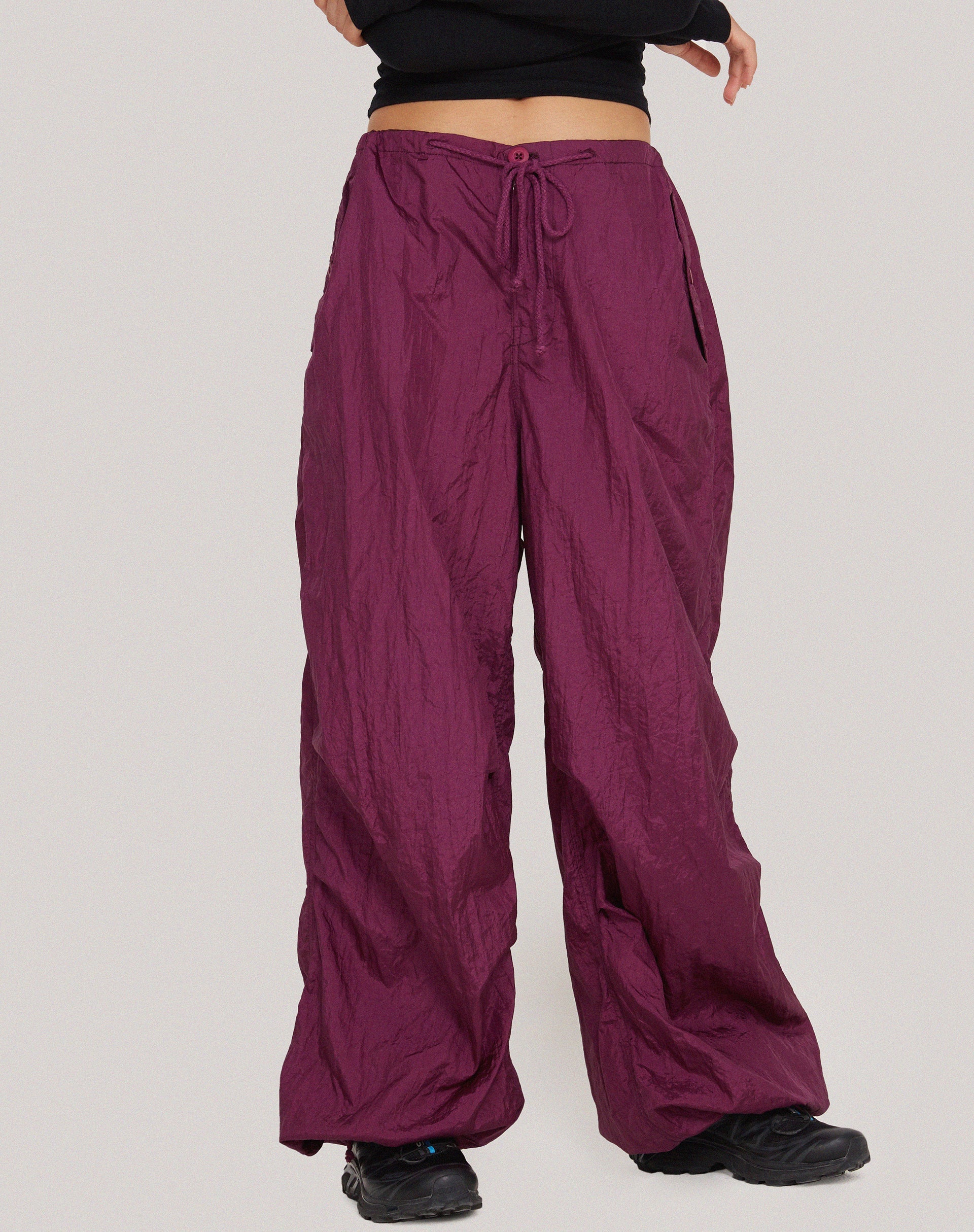 Bild der Chute-Hose in Deep Purple