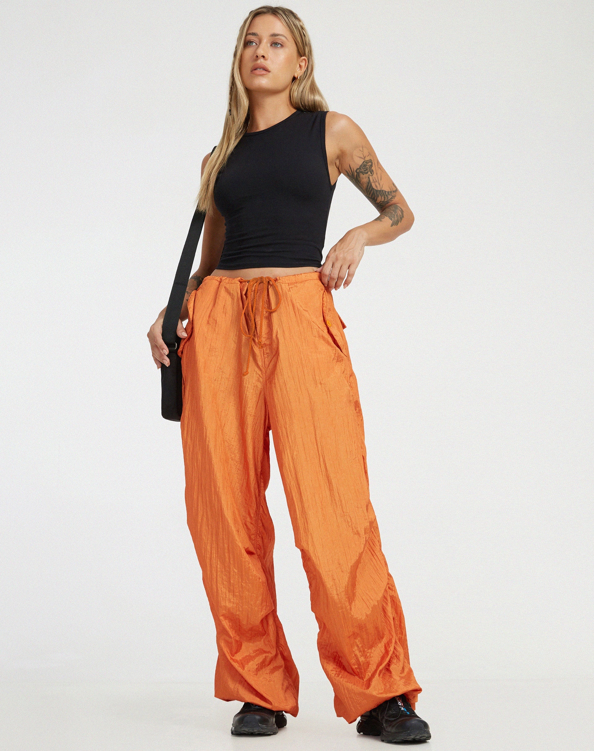 Abbildung der Chute Trouser in Parachute Pumpkin Orange