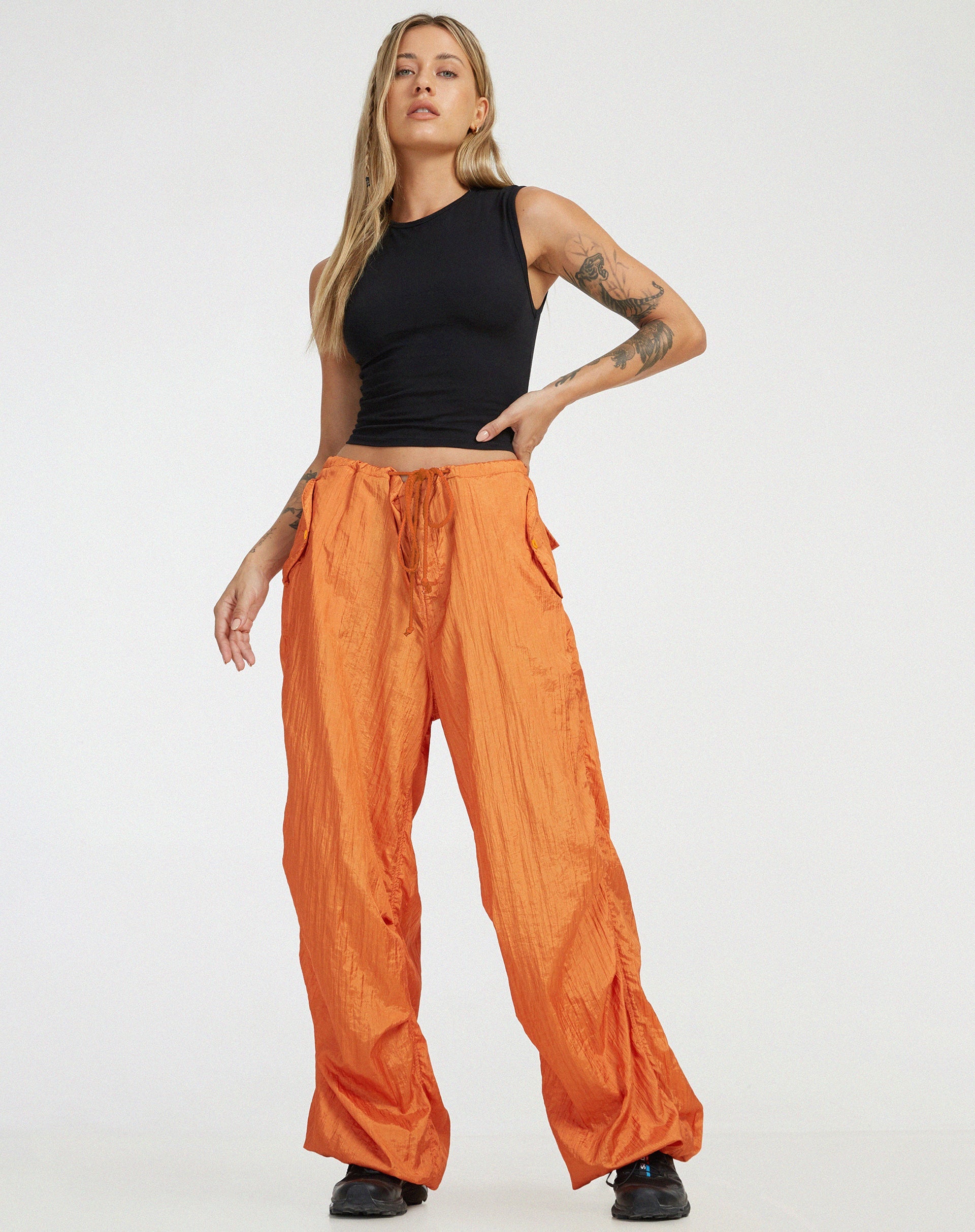 Abbildung der Chute Trouser in Parachute Pumpkin Orange