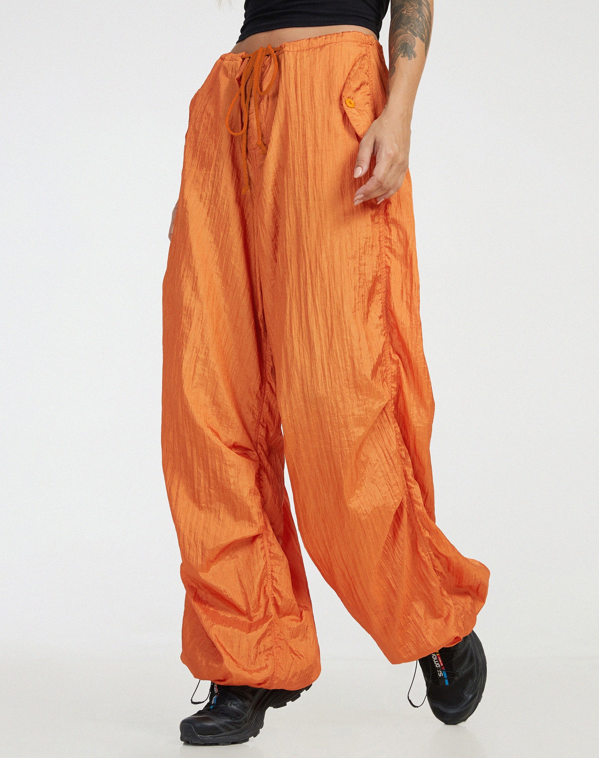 Abbildung der Chute Trouser in Parachute Pumpkin Orange