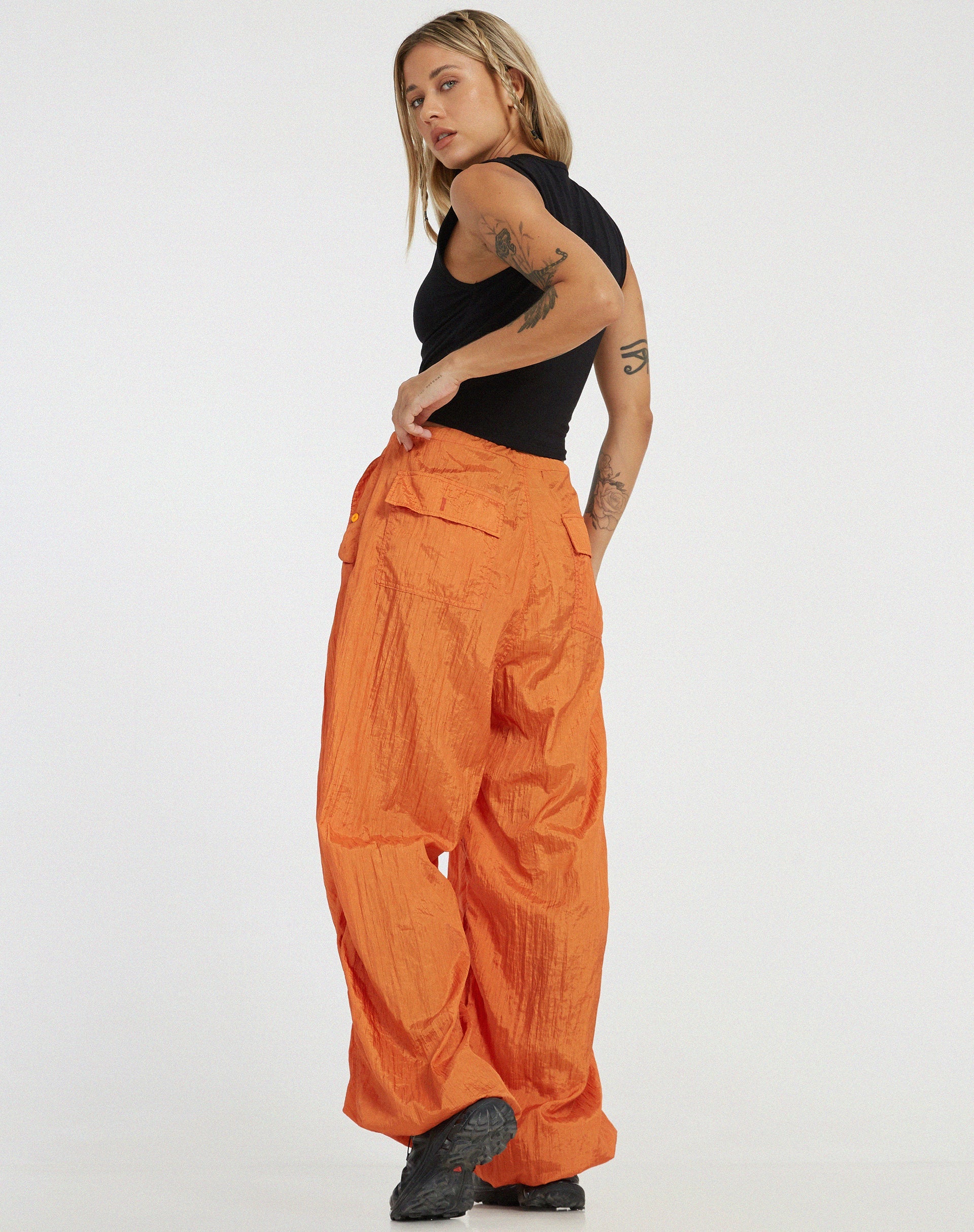 Abbildung der Chute Trouser in Parachute Pumpkin Orange