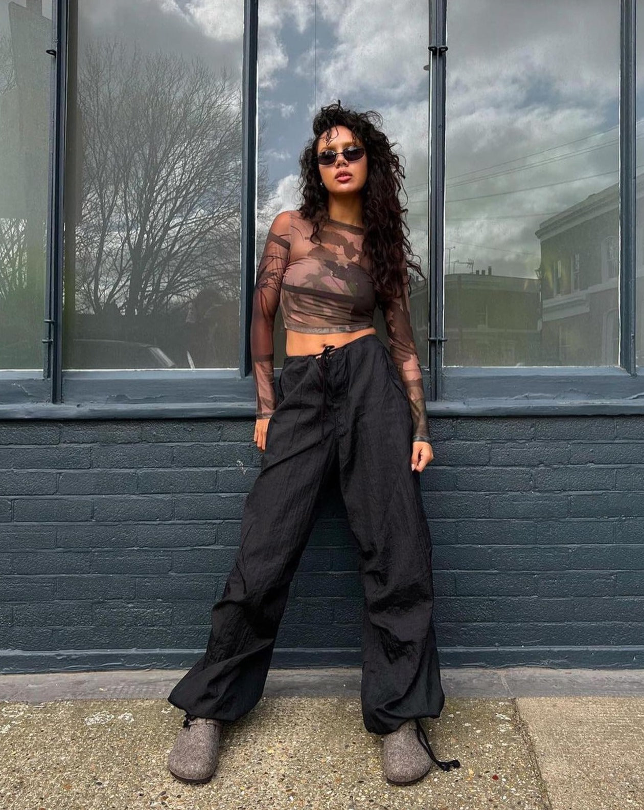 Schwarze Fallschirmhose mit weitem Bein | Chute - motelrocks