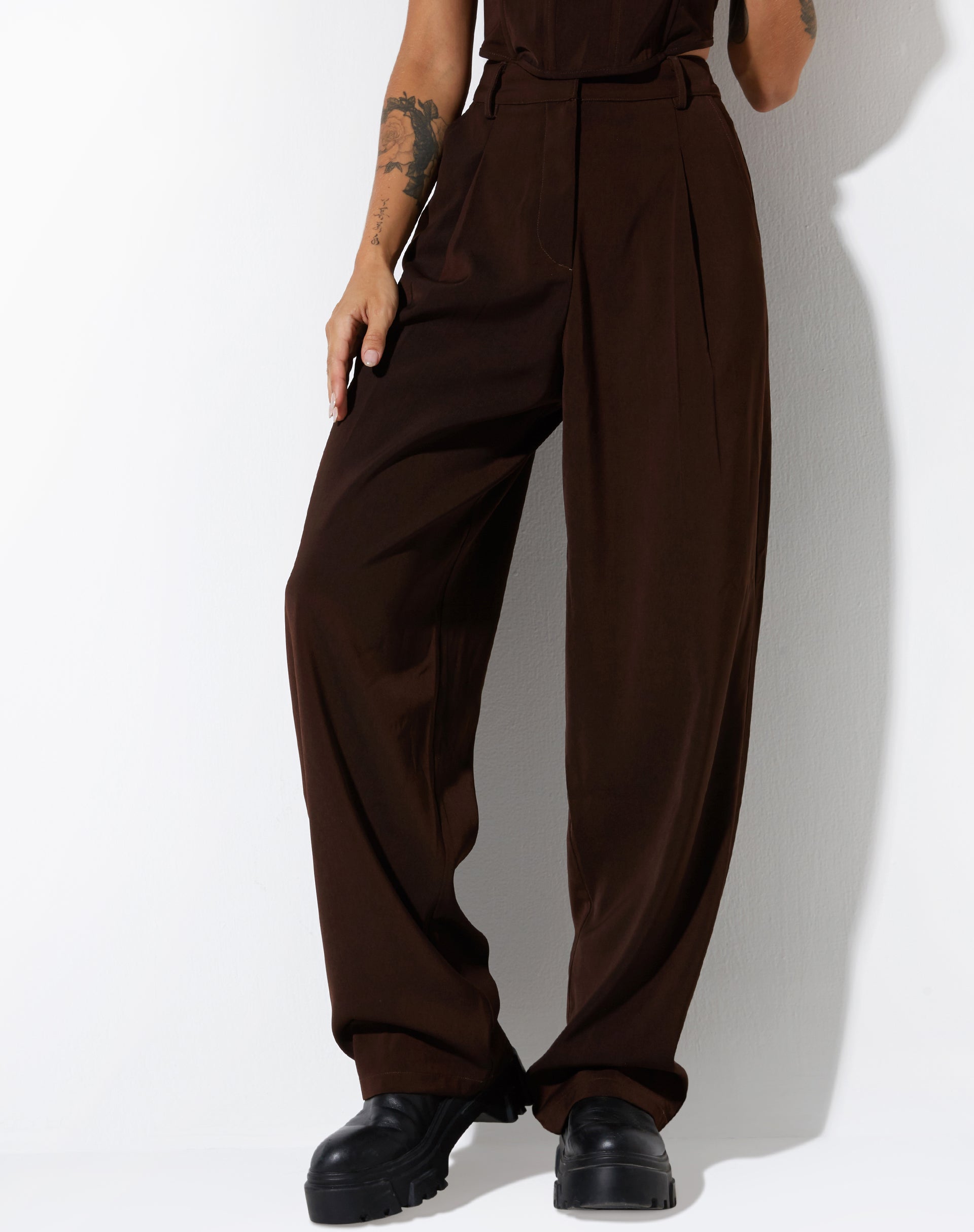 IMAGE OF Cimo Hose in Tailoring Dark Chocolate