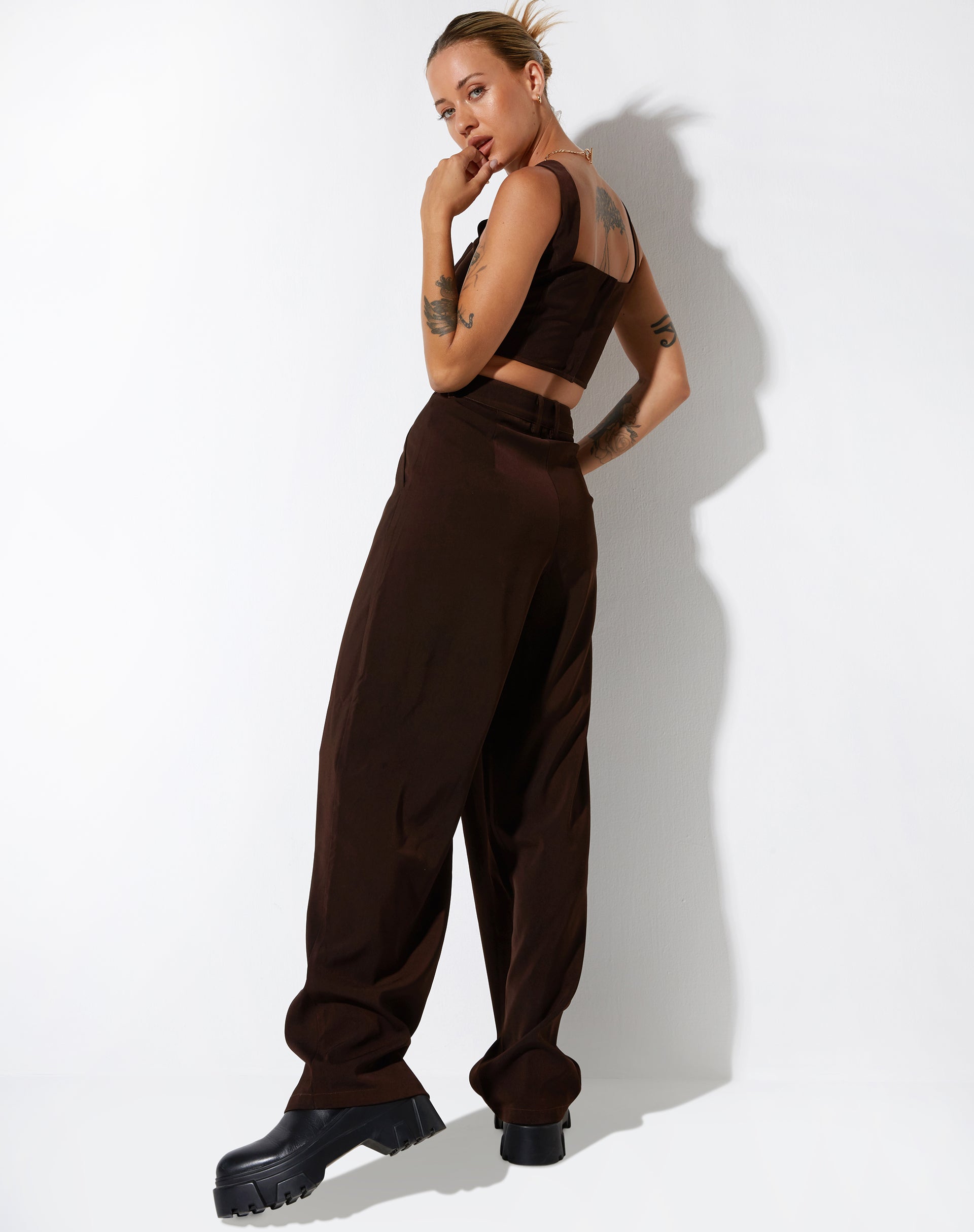 IMAGE OF Cimo Hose in Tailoring Dark Chocolate
