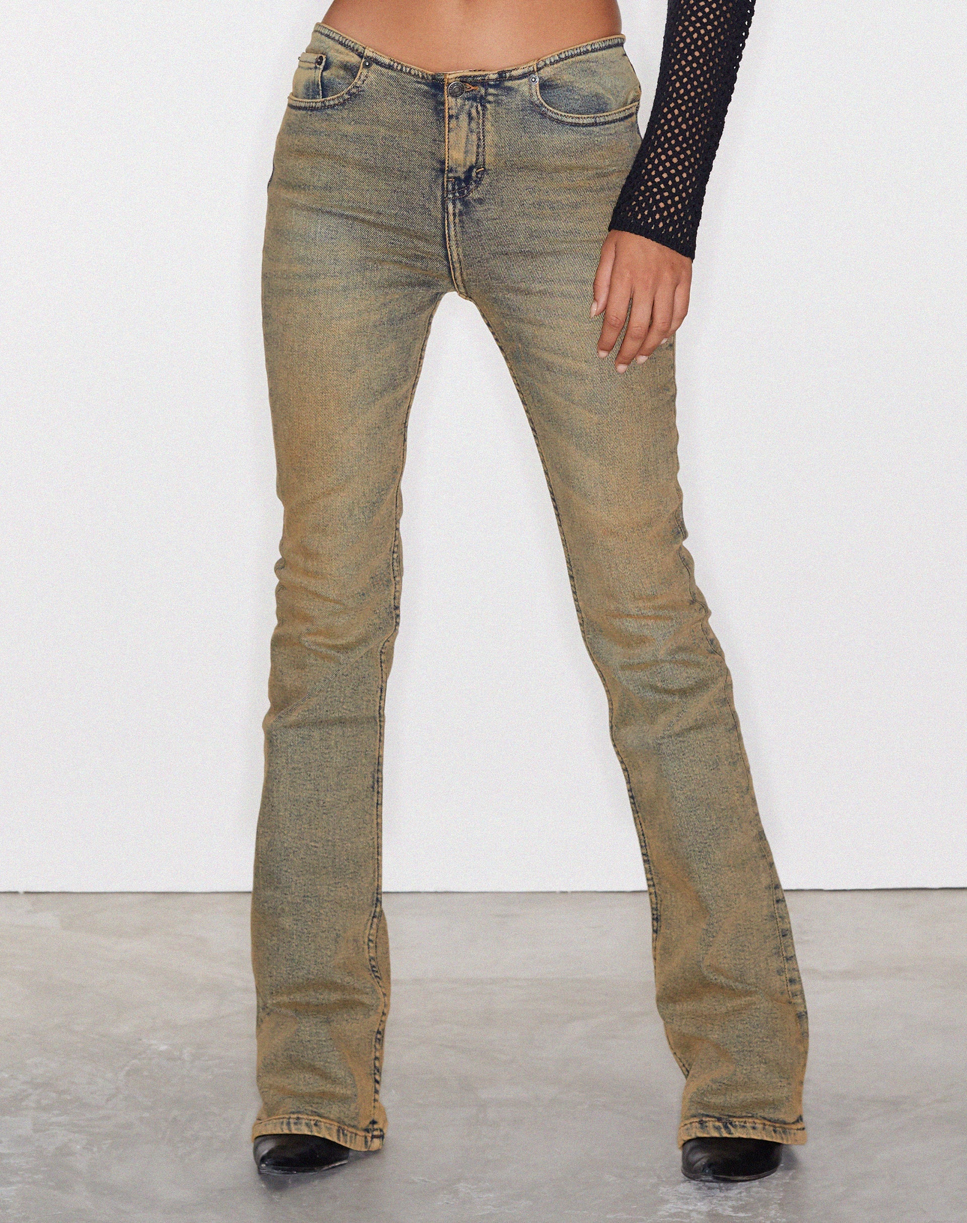 Bild von Clean Waist Low Rise Jeans in Sandy Blue
