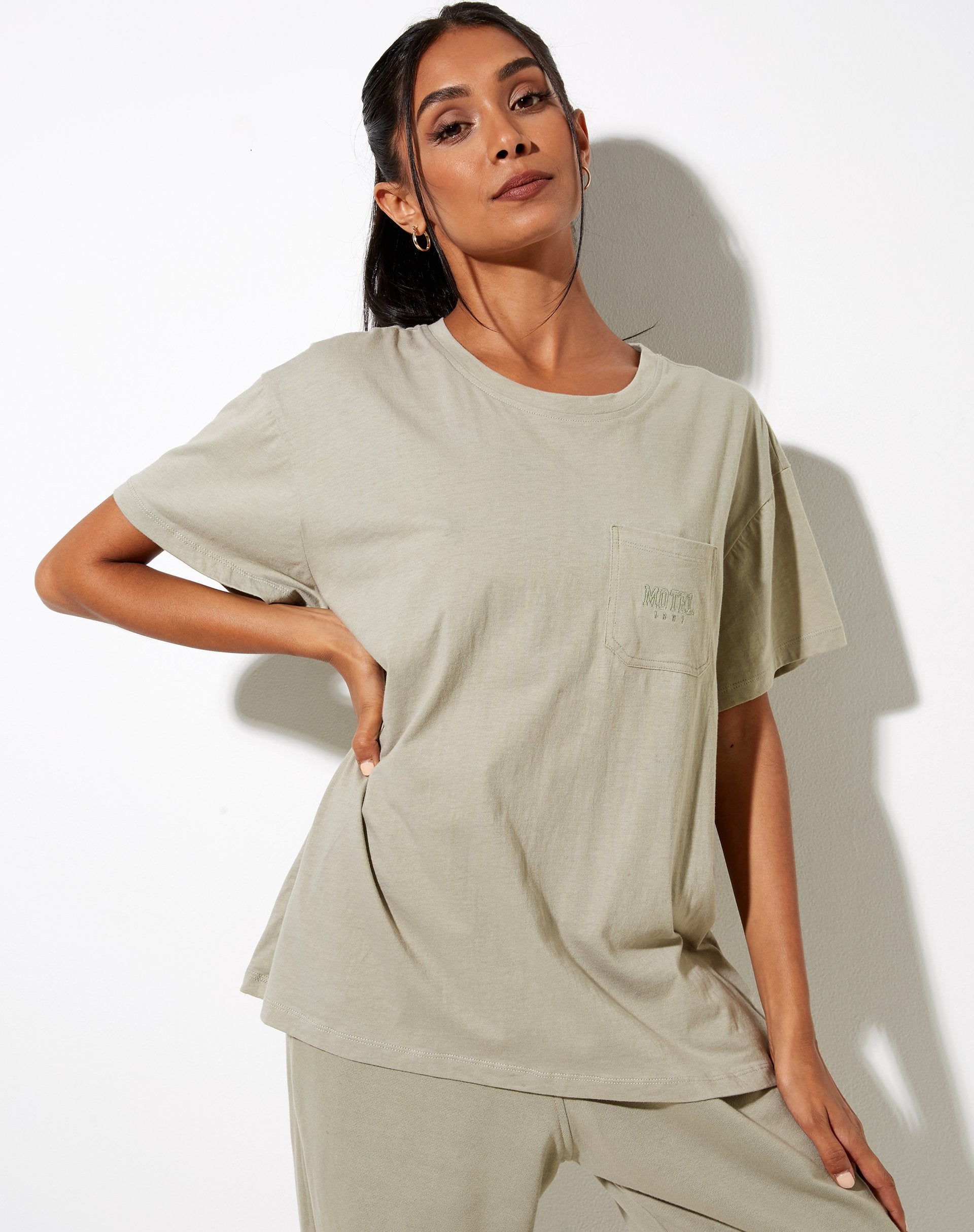 Bild von Cloete Tee in London Fog Motel 1997 Stickerei