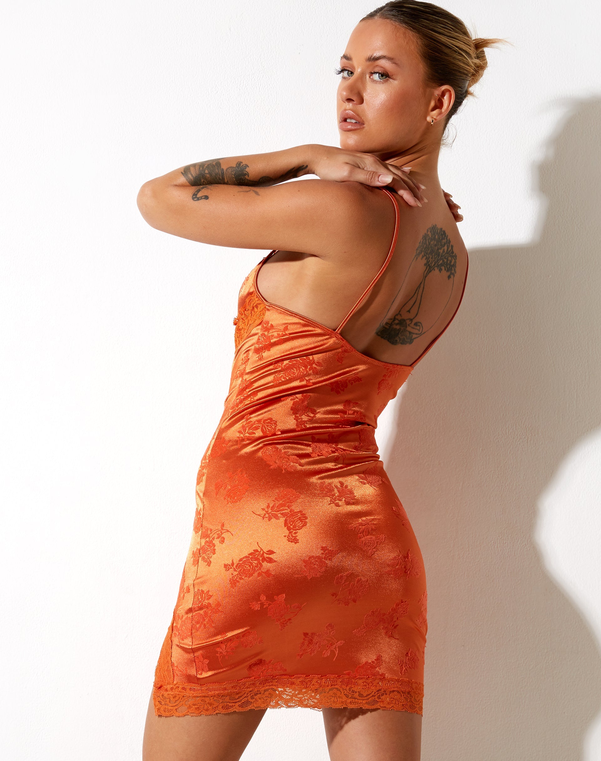 Image of Coti Bodycon Kleid in Rose Flock Tangerine
