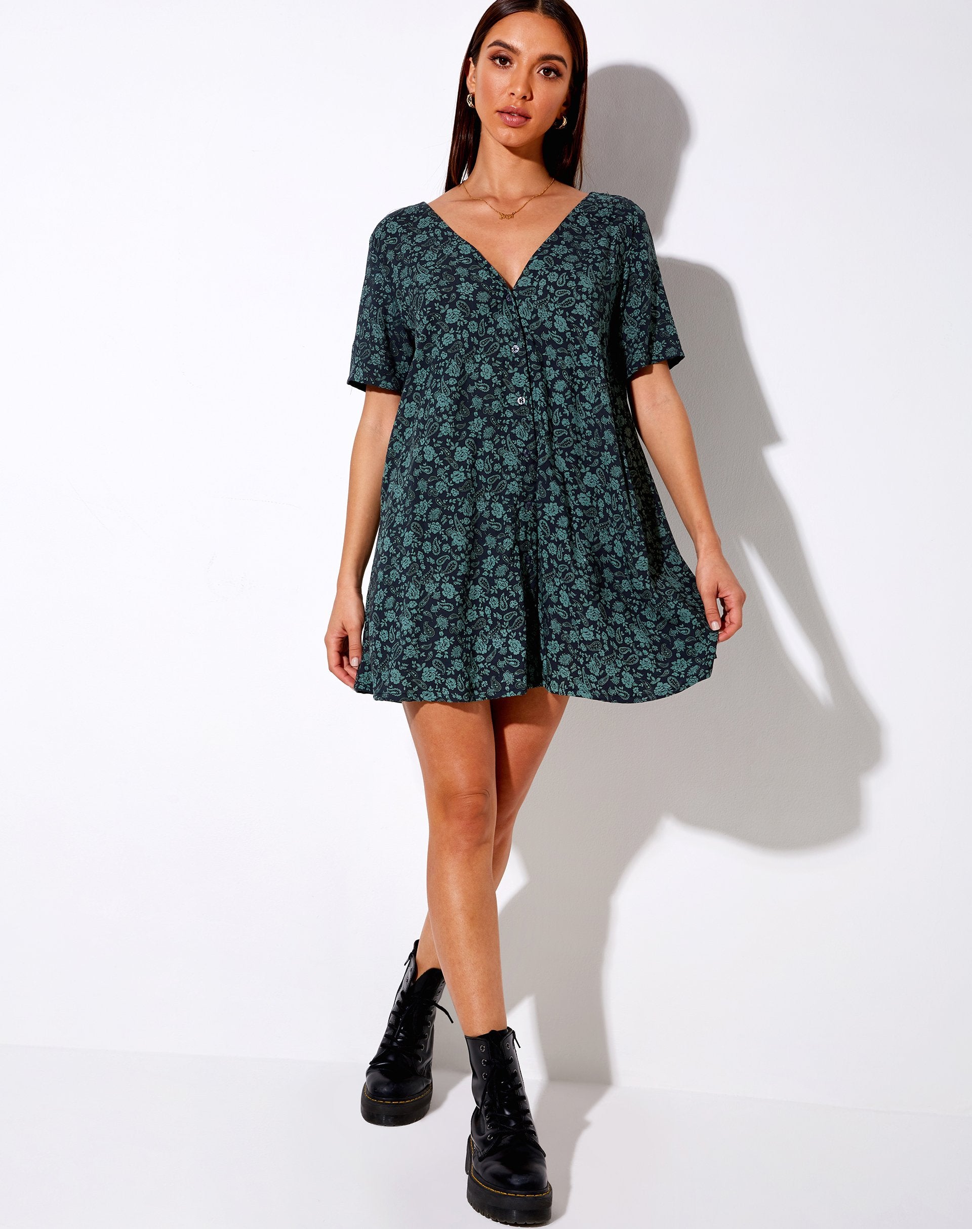 Bild von Crosena Kleid in Mono Paisley Sage