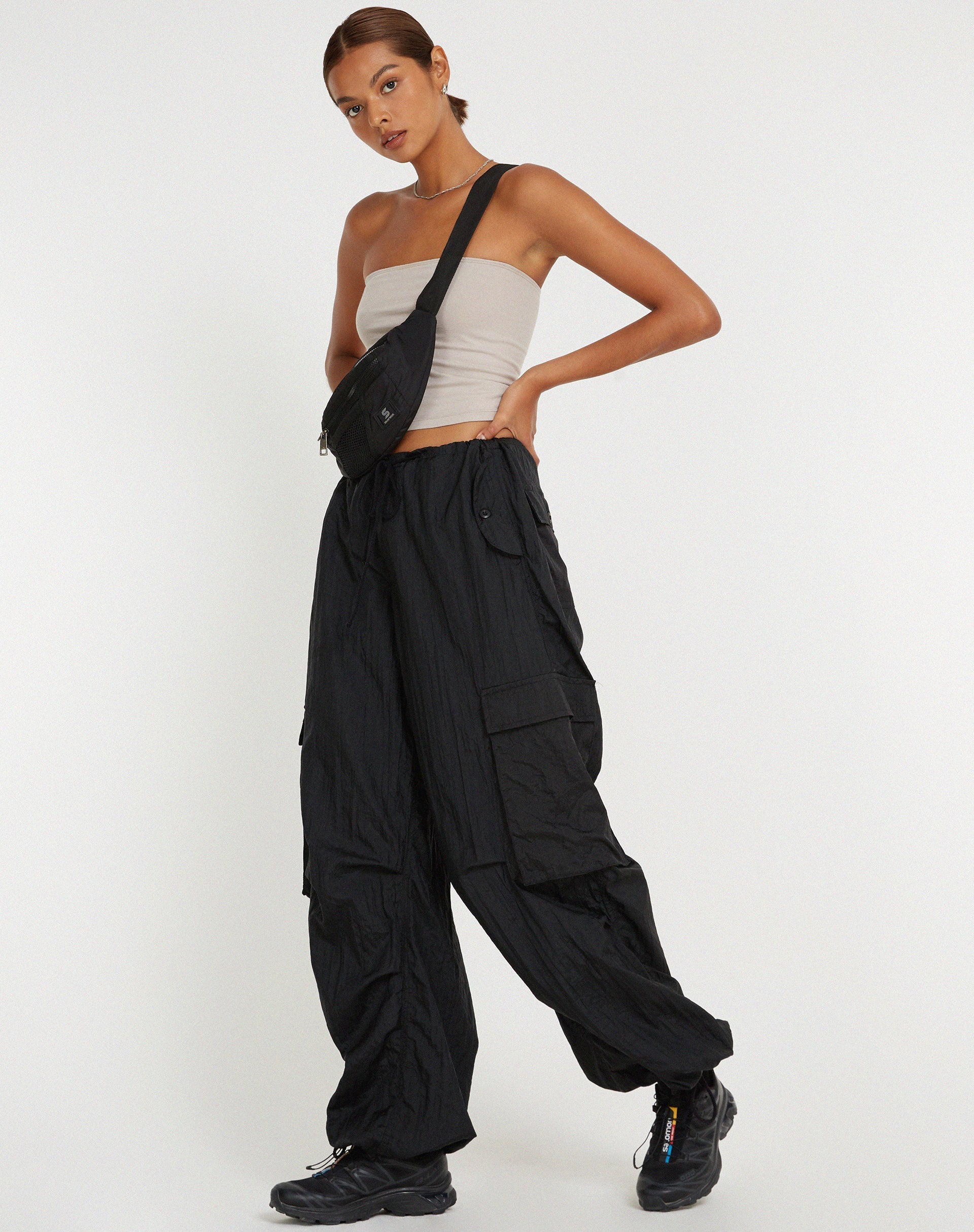 Bild von Cuties Wide Leg Cargo Trouser in Schwarz
