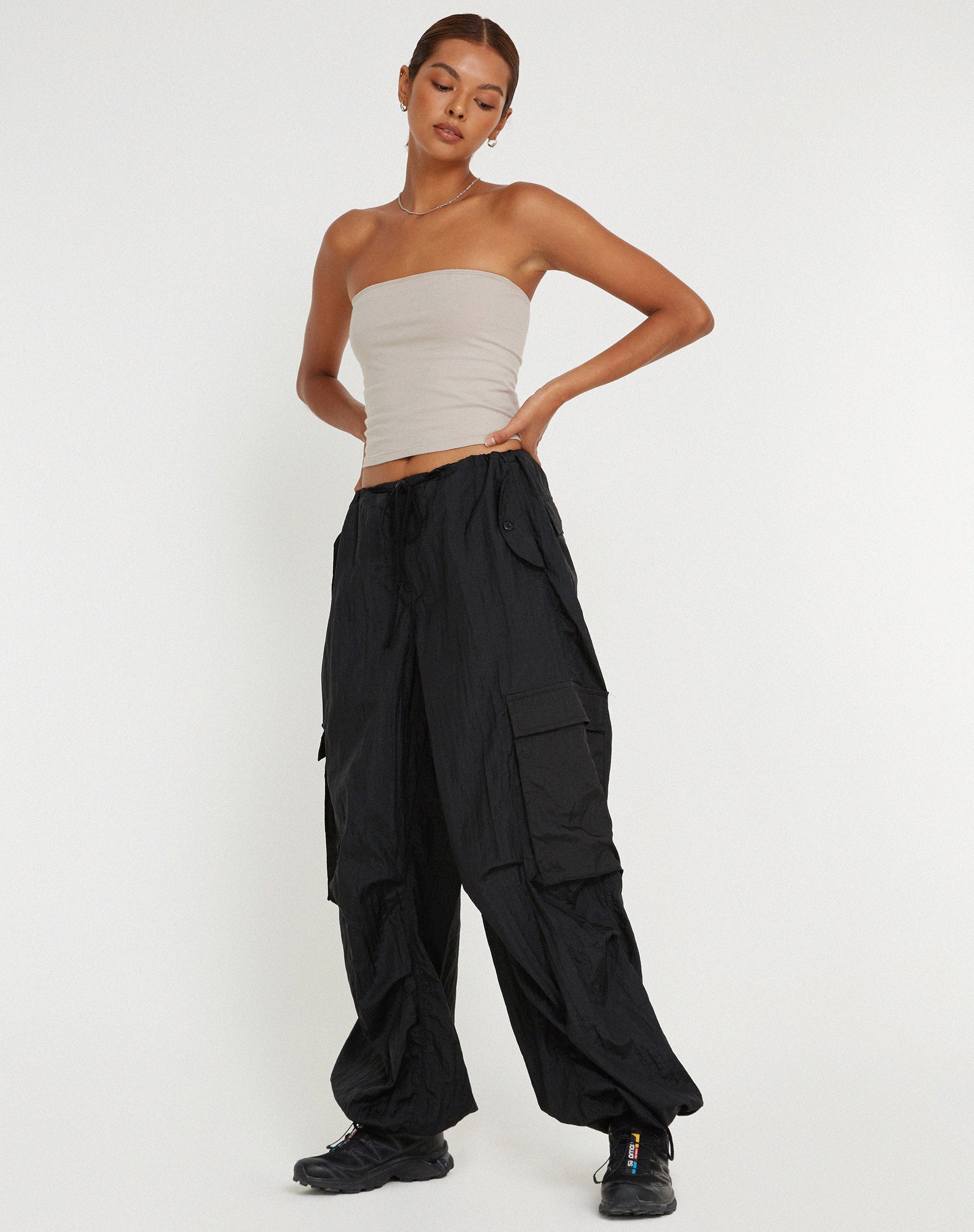 Bild von Cuties Wide Leg Cargo Trouser in Schwarz