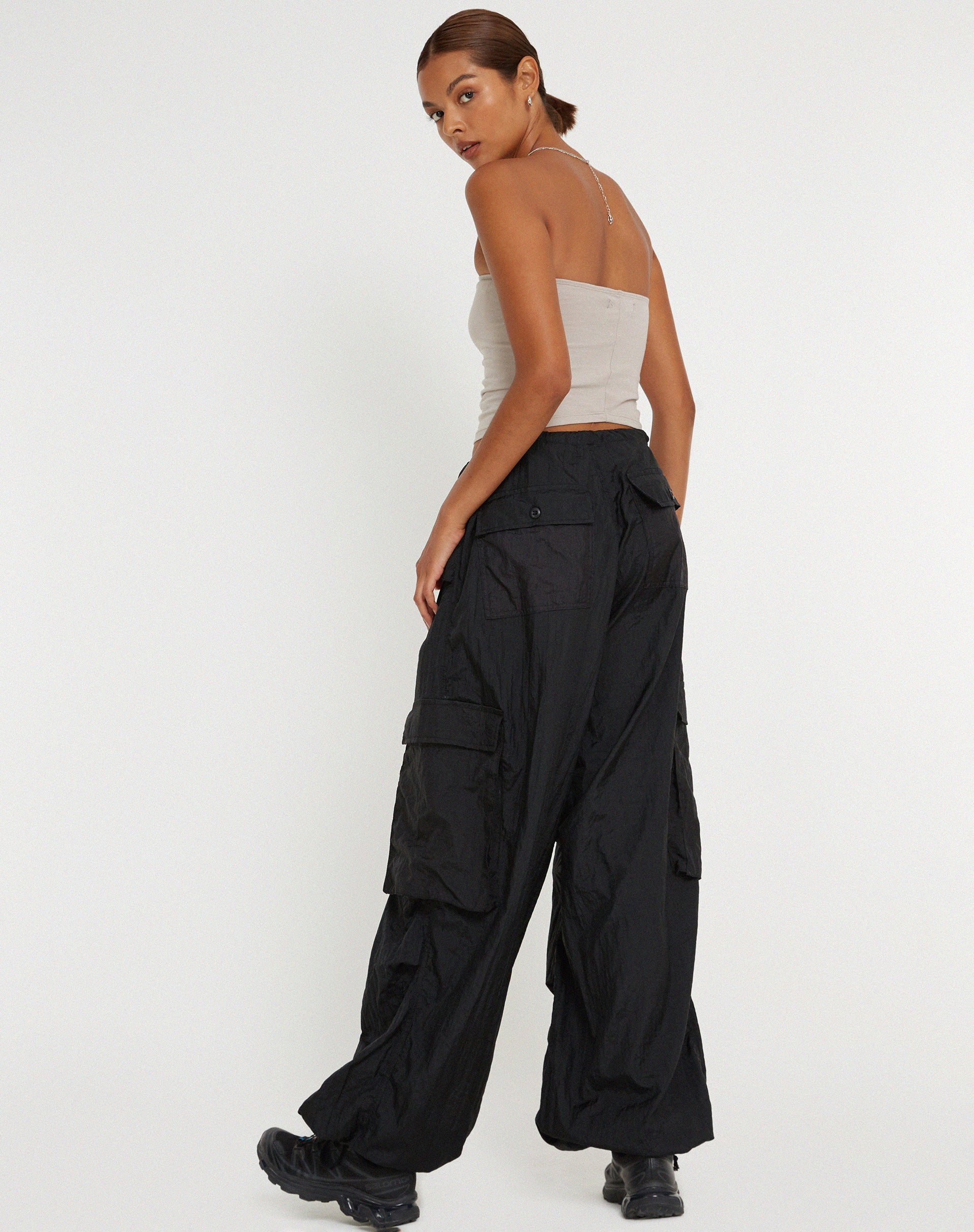 Bild von Cuties Wide Leg Cargo Trouser in Schwarz