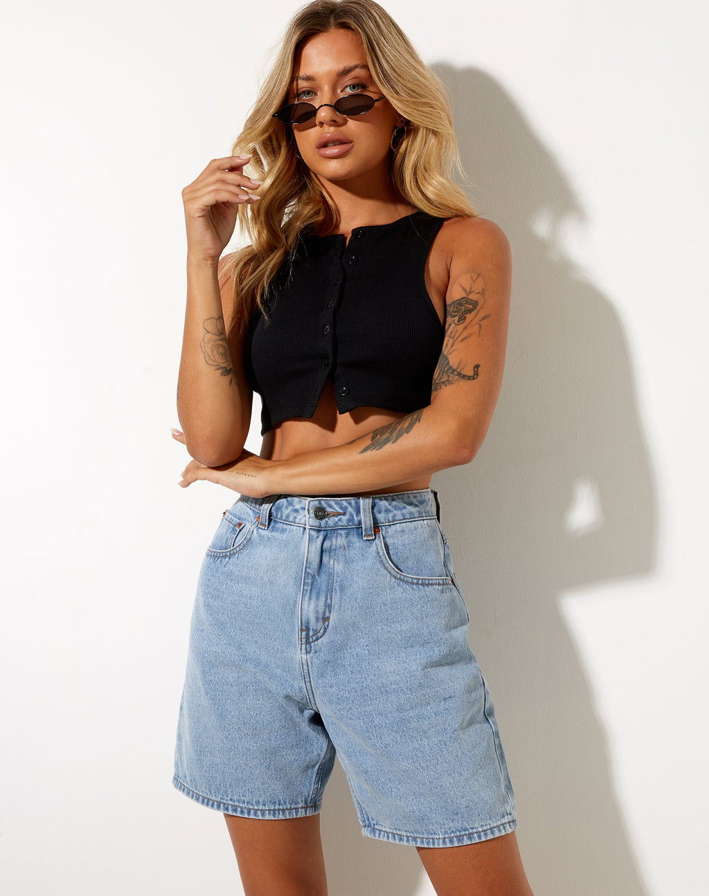 Dad Denim Shorts in Tonal Light Wash Blau