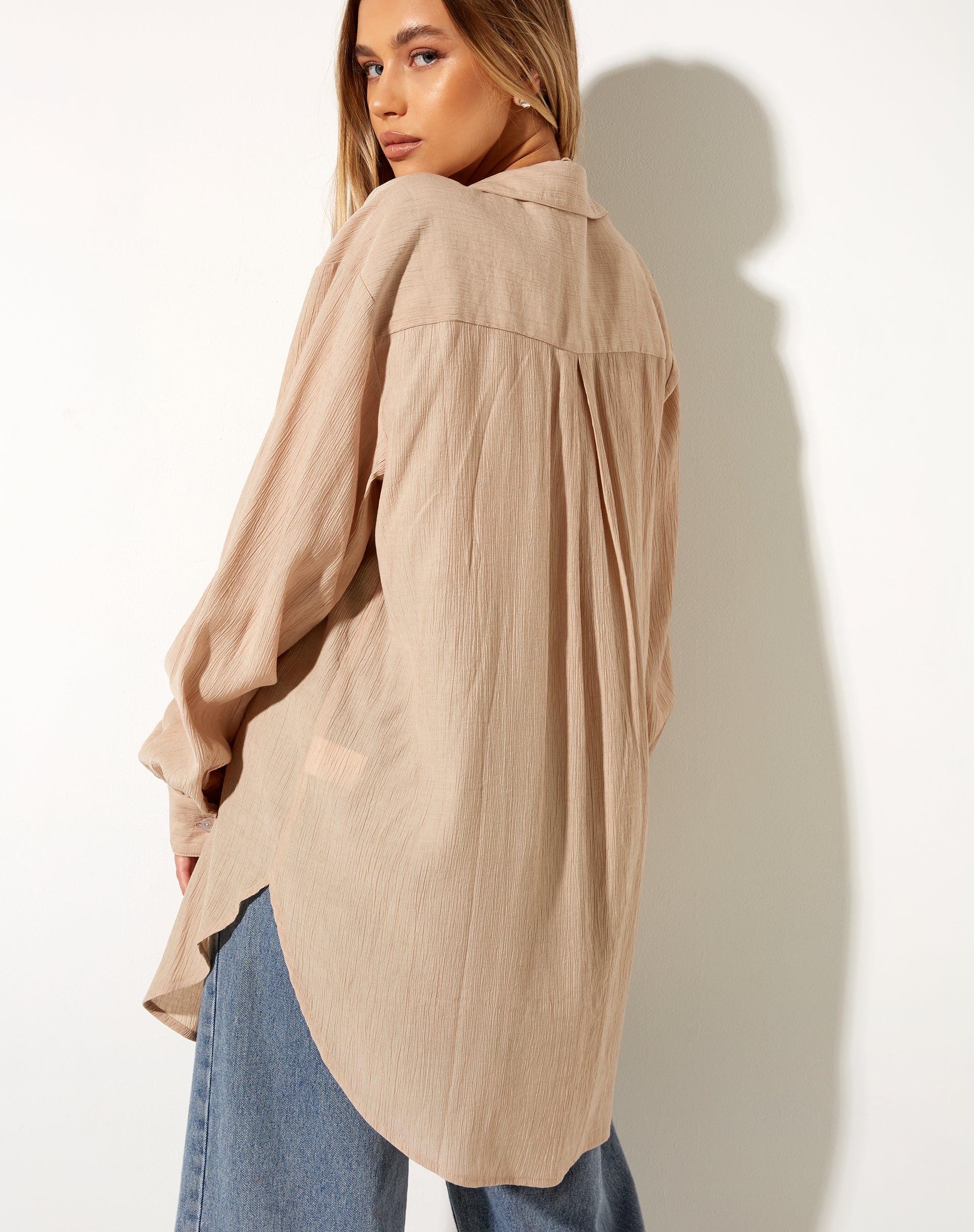 Image of Dael Hemd in Übergröße in Crinkle Tan