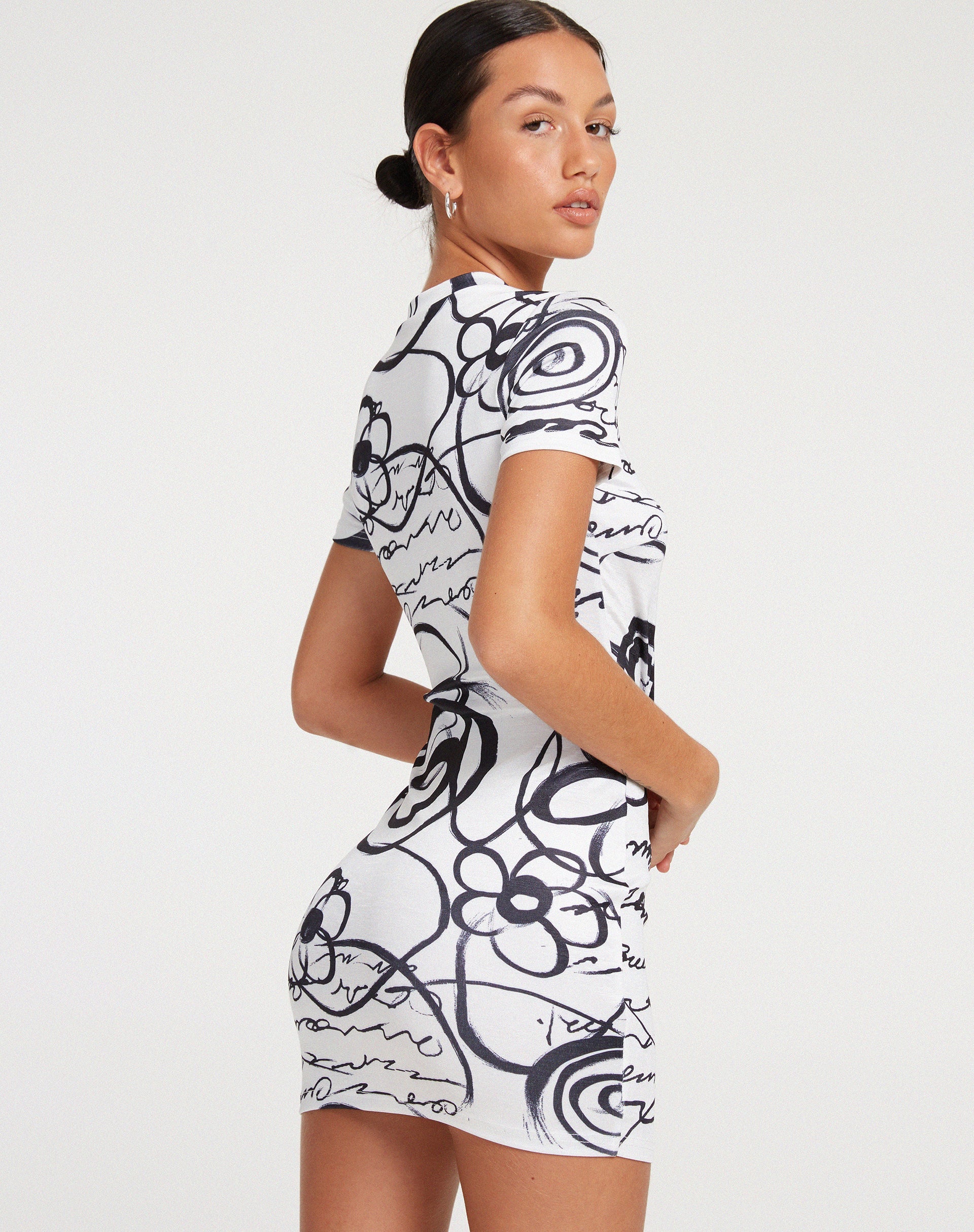 Abbildung von Dahara Mini Dress in Mono Doodle Schwarz und Weiß