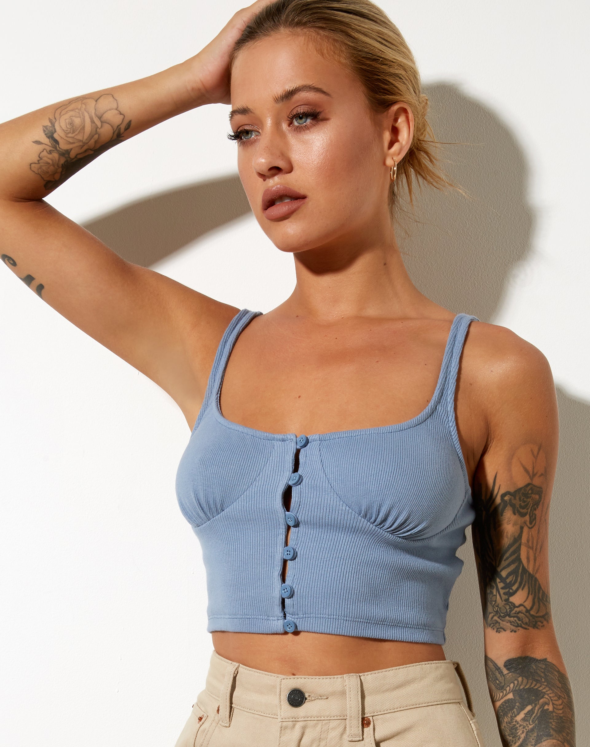 Image of Darau Crop Top in Rippe Pulverblau
