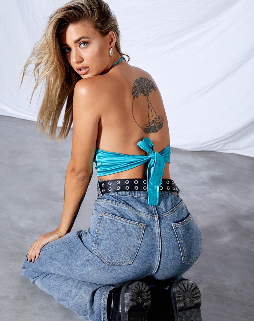 Darina Crop Top In Satin Hell Azurblau