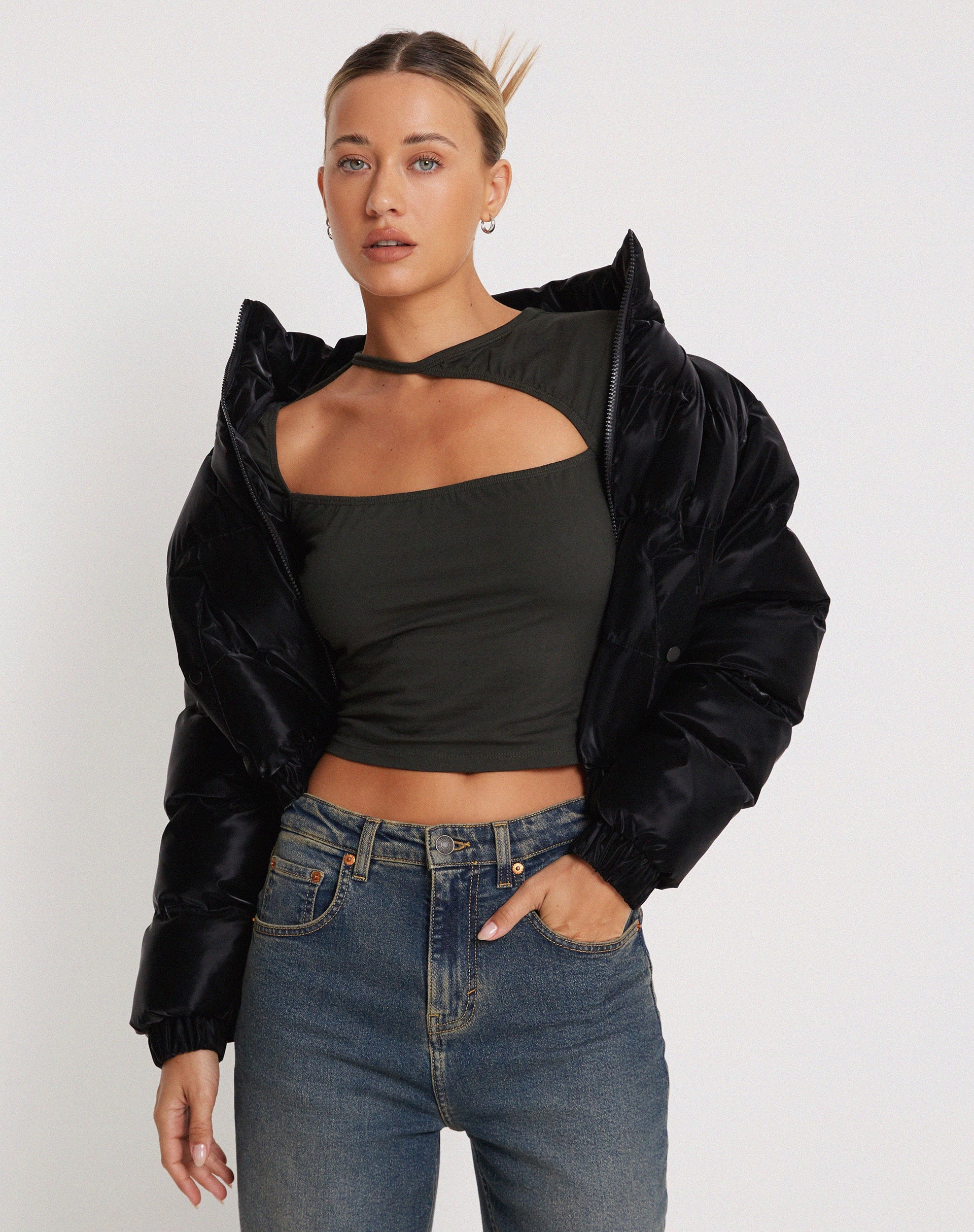 Bild von Desiree Crop Top in Black Forest