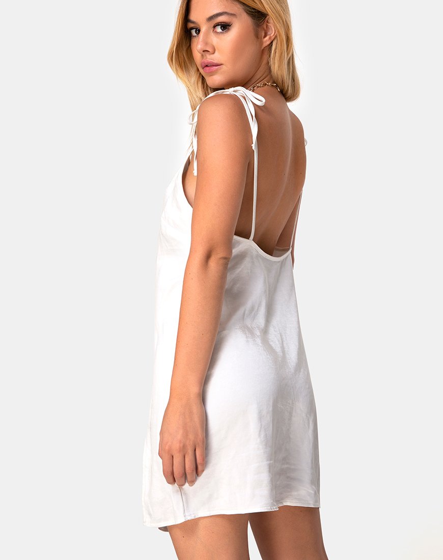 Doella Slip-Kleid aus Satin in Elfenbein