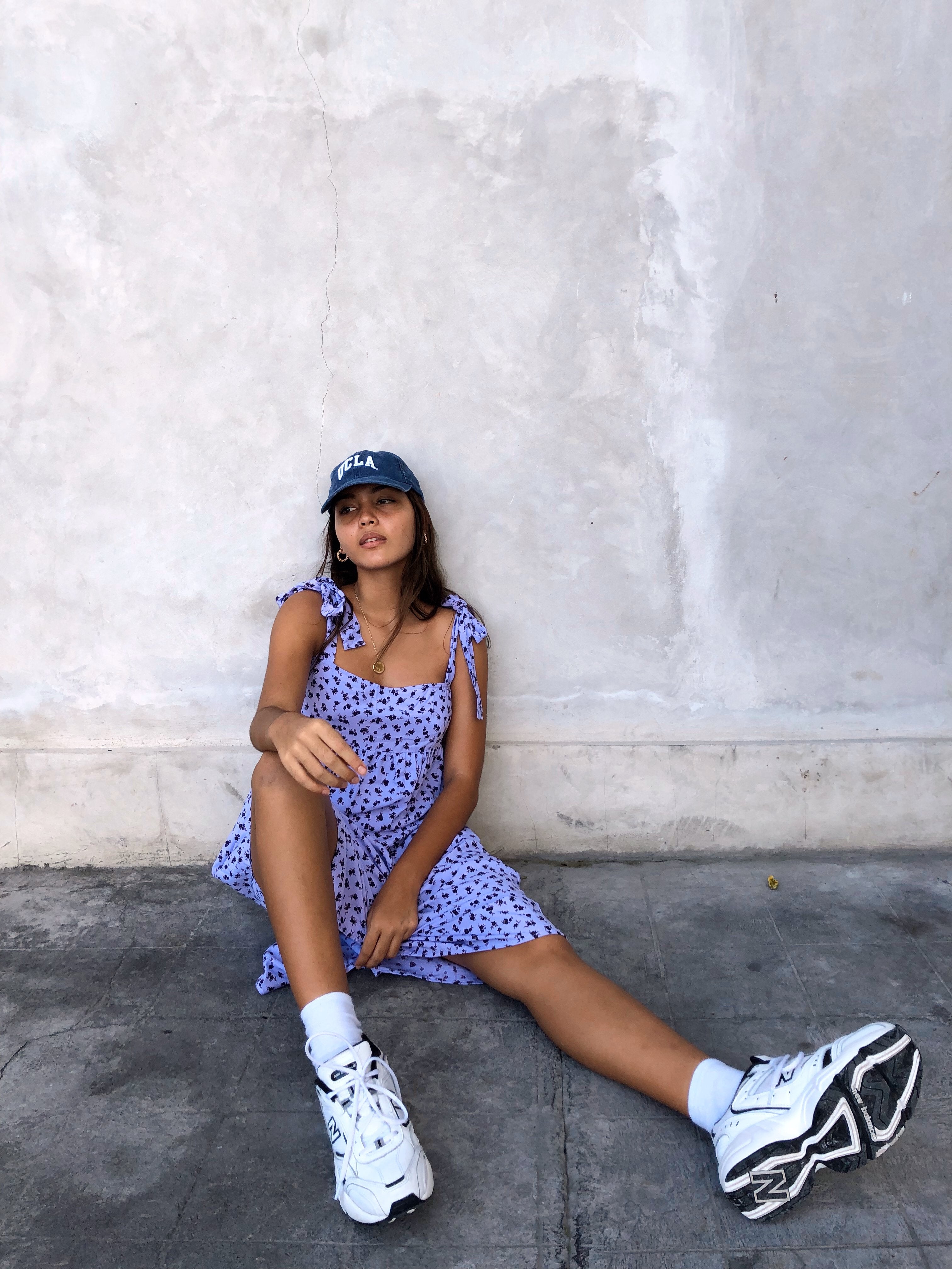 Bild von Dorothy Midikleid in Dainty Daisy Flieder