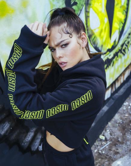 Image of Schwarzer Kapuzenpullover mit Disco-Embro